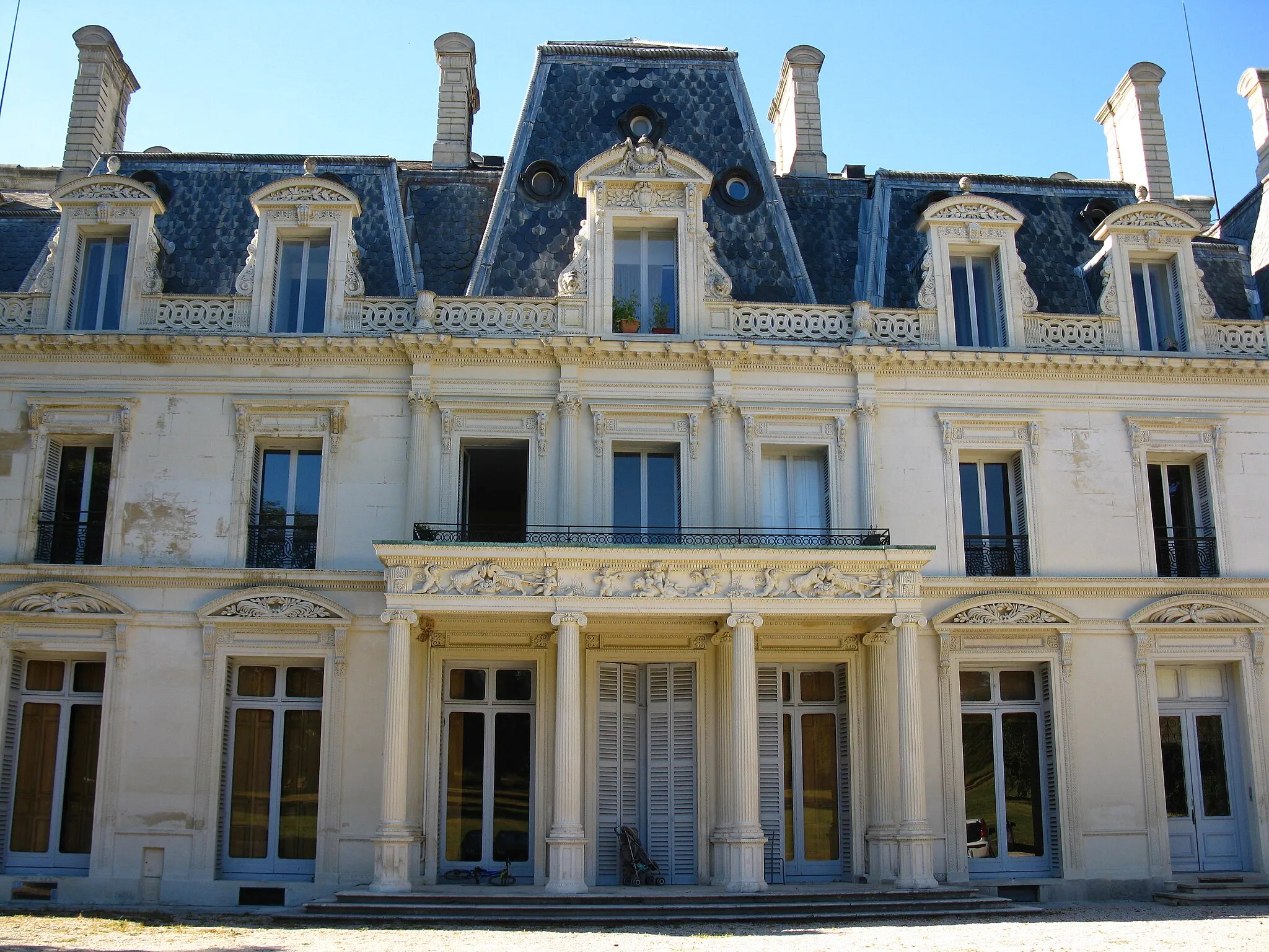 Photo showing: Front of the castle of Piple in Boissy-Saint-Léger (94).