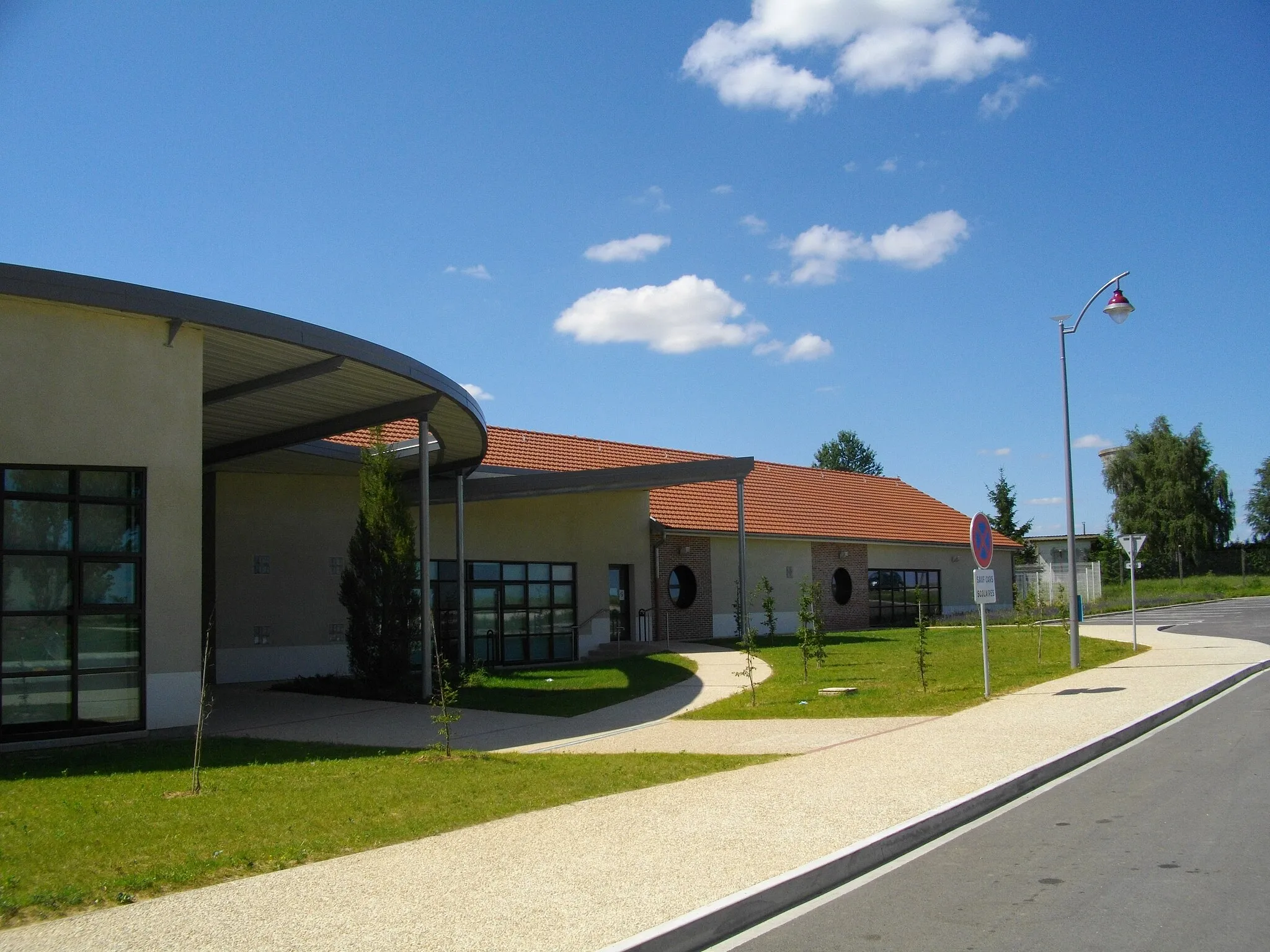 Photo showing: Groupe scolaire "Le Cèdre" (Ecole maternelle et école primaire).