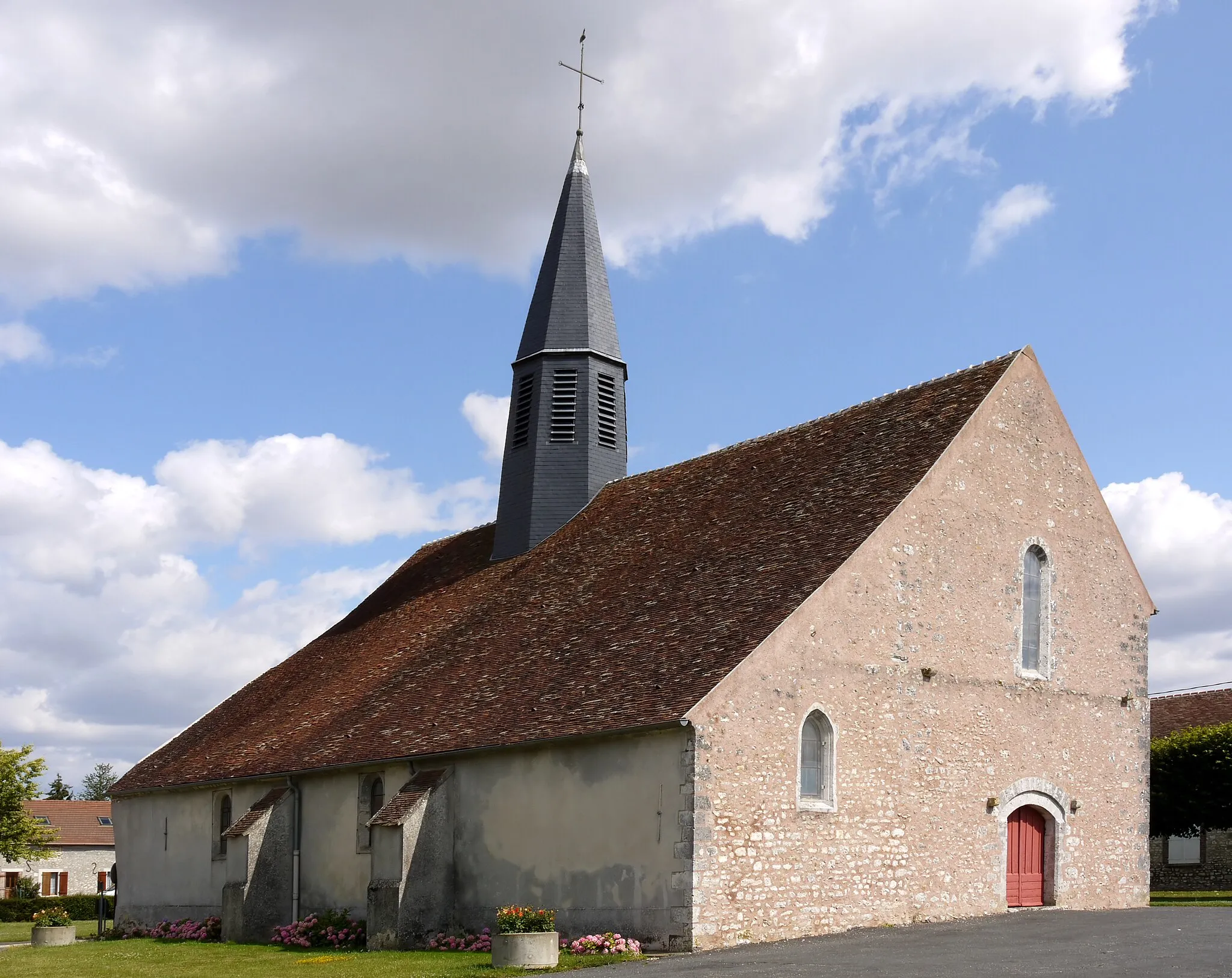 Photo showing: Church of Saint-Hilaire , Saint-Hilliers, Ile de France, France