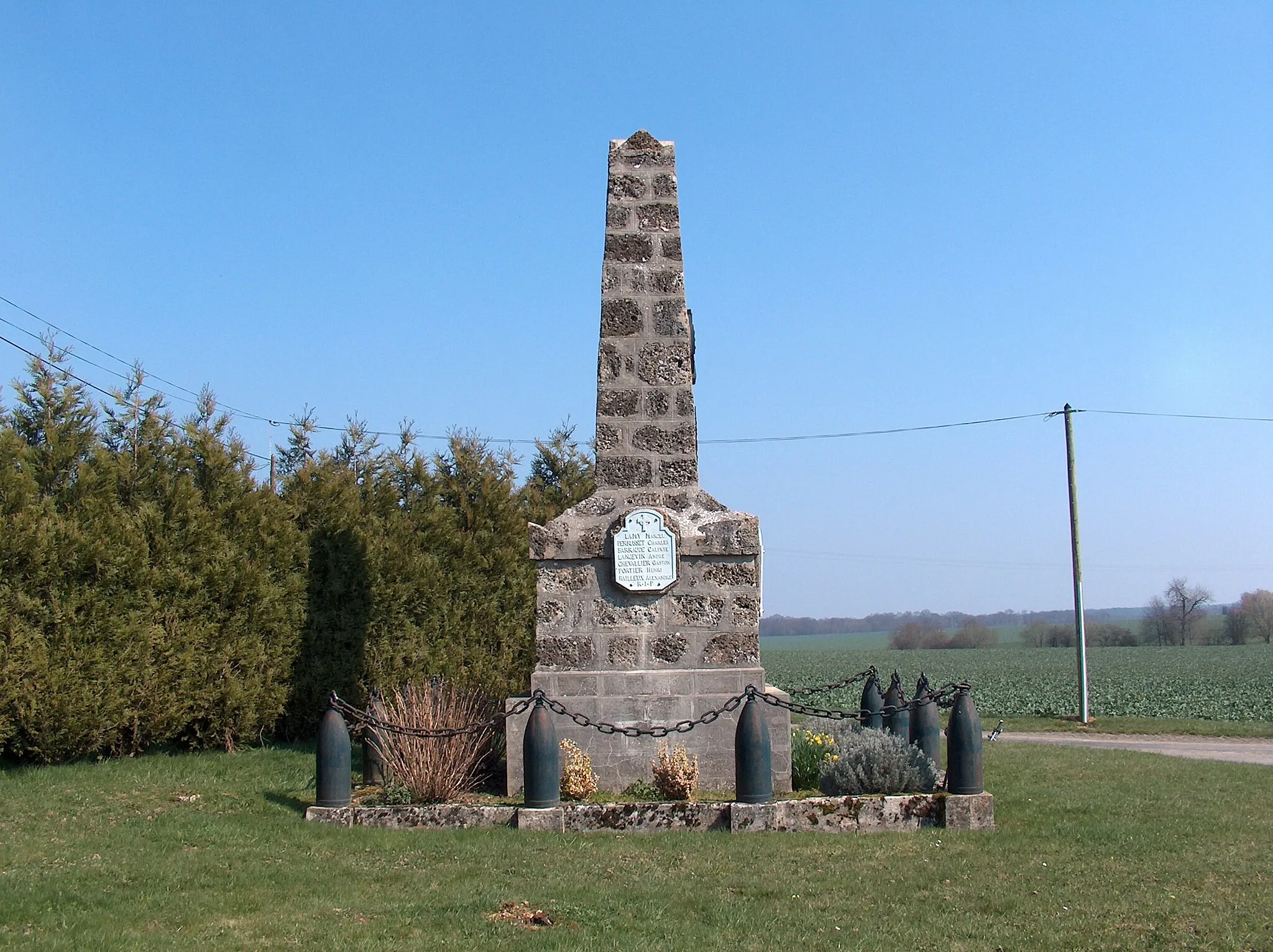 Photo showing: Monument à la mémoire du combat des Thomassets