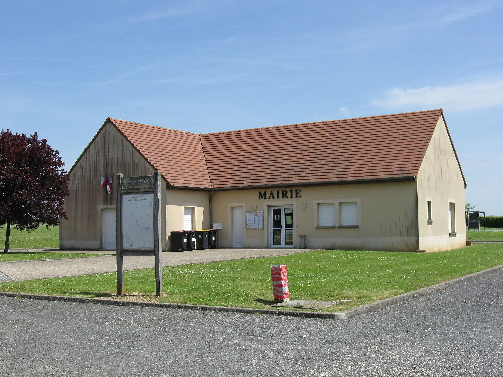 Photo showing: Mairie de La Chapelle-Saint-Sulpice. (Seine-et-Marne, région Île-de-France).