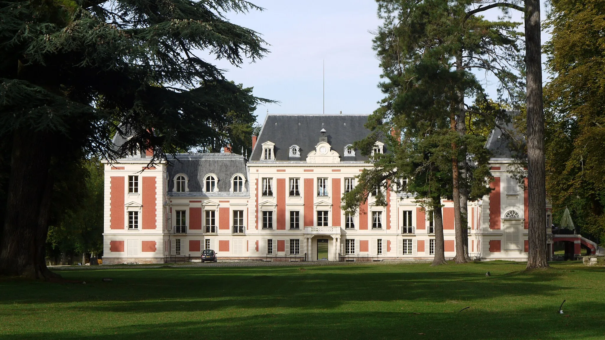 Photo showing: Castle du Monceau Liverdy en Brie, Seine et Marne, Ile de France