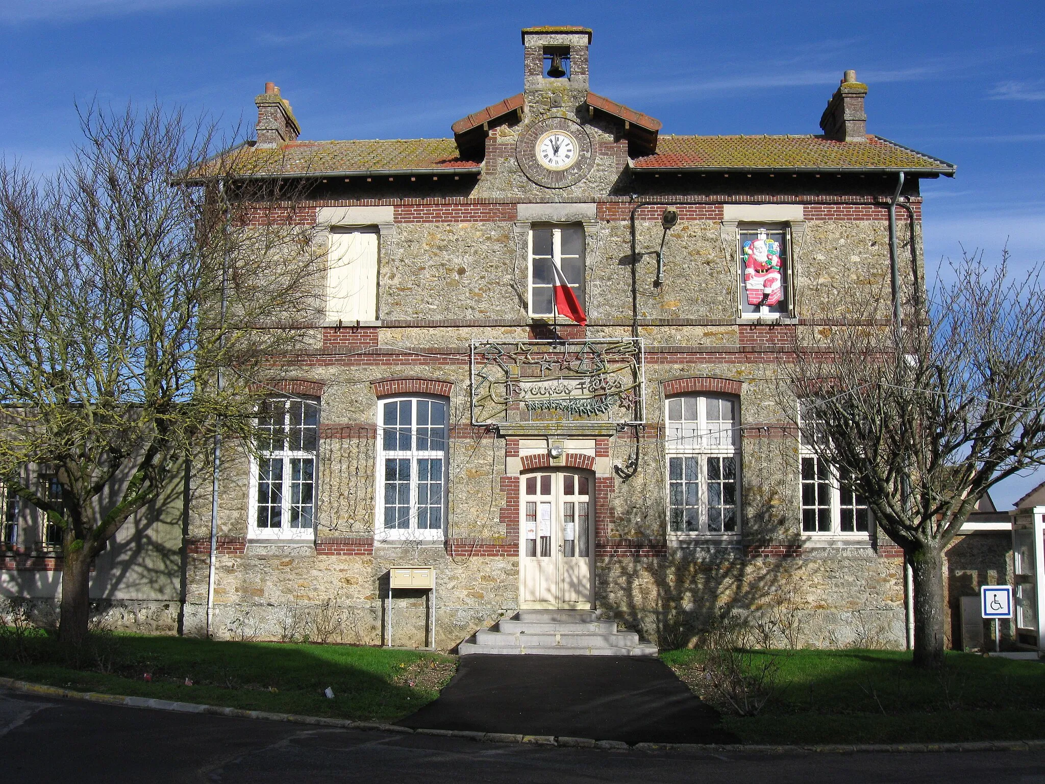 Photo showing: Mairie de Les Chapelles-Bourbon. (Seine-et-Marne, région Île-de-France).