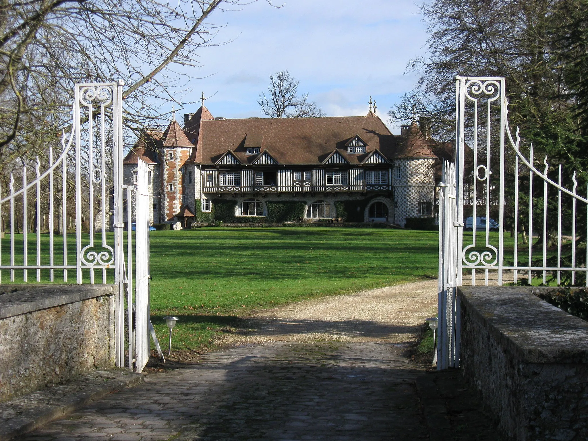 Photo showing: Manoir de Beaumarchais, Les Chapelles-Bourbon. (Seine-et-Marne, région Île-de-France).