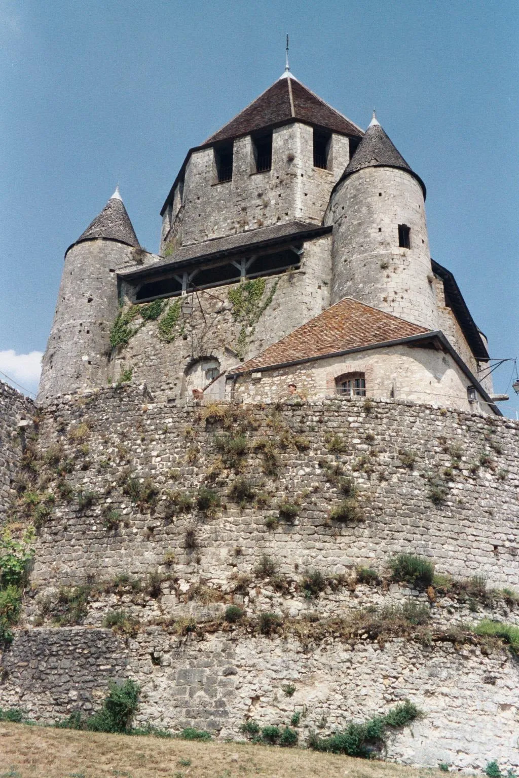 Photo showing: The César tower, in the town of Provins. Taken in Provins, France, scanned from an argentic reel.