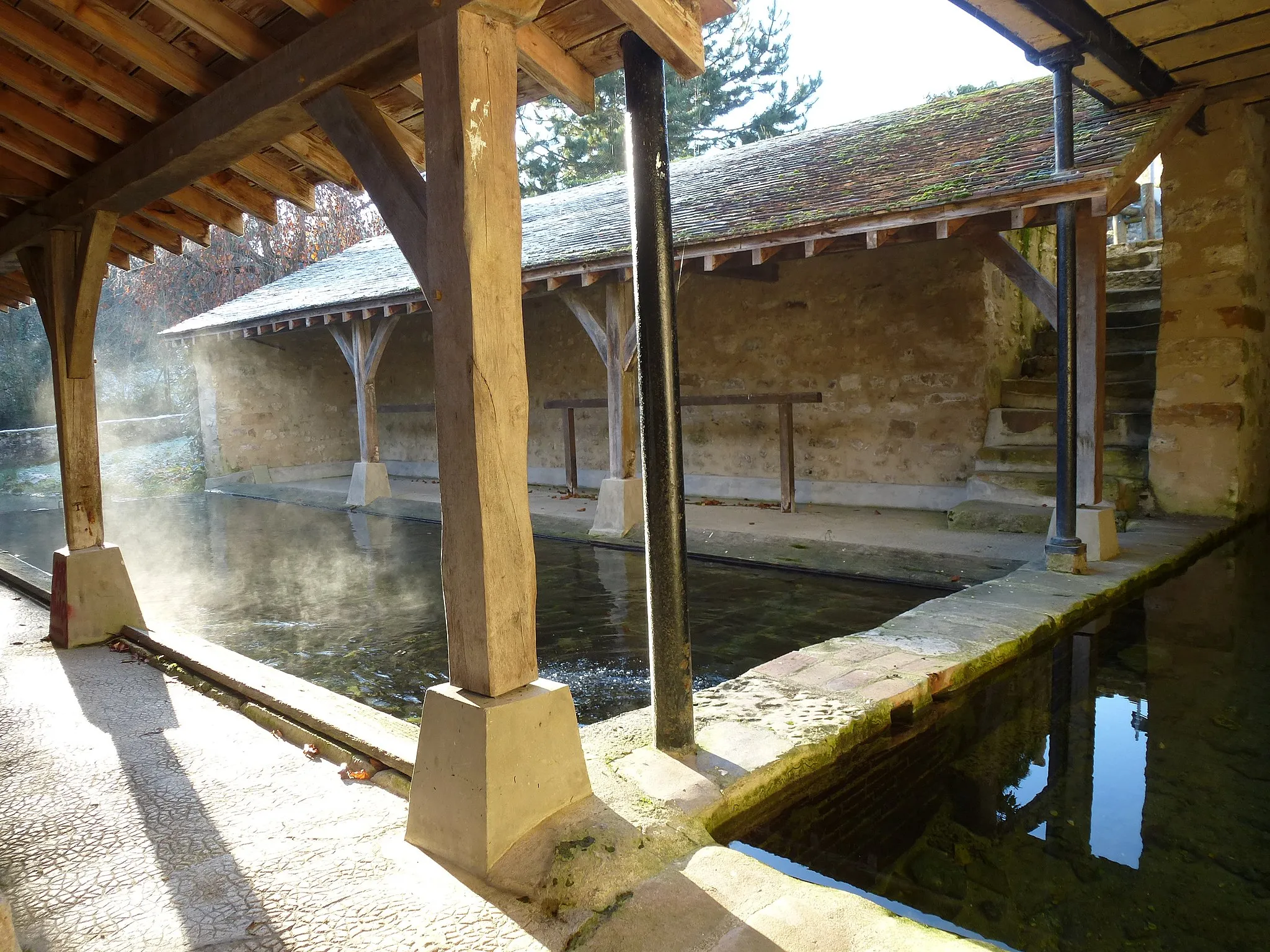 Photo showing: Lavoir et fontaine Saint-Laurent. (Laval-en-Brie, département de la Seine-et-Marne, région Île-de-France).