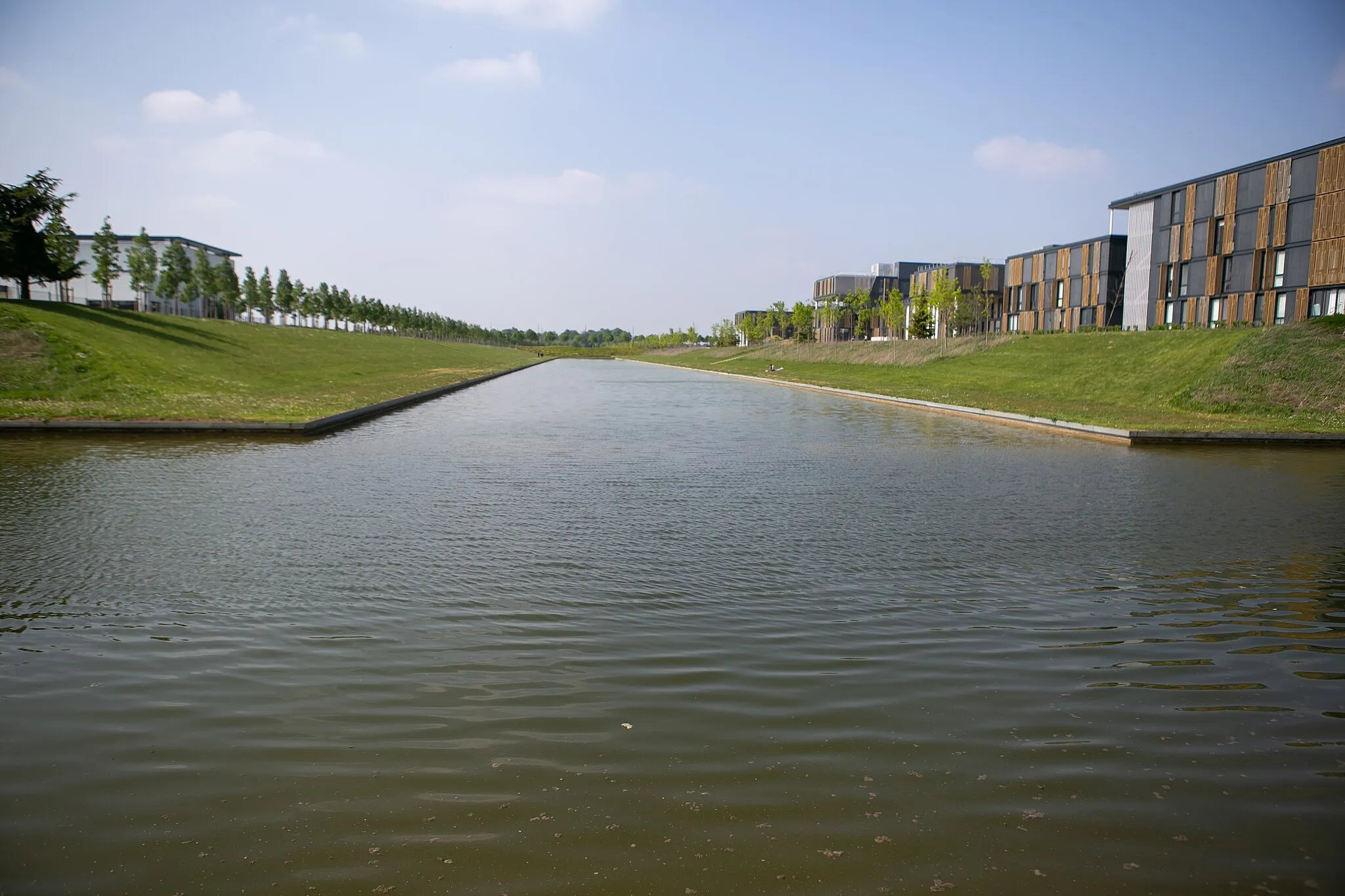 Photo showing: Vue de la jonction entre le canal Sud et le canal central (deux des trois canaux de Carré Sénart) / Lieusaint / Seine-et-Marne / France