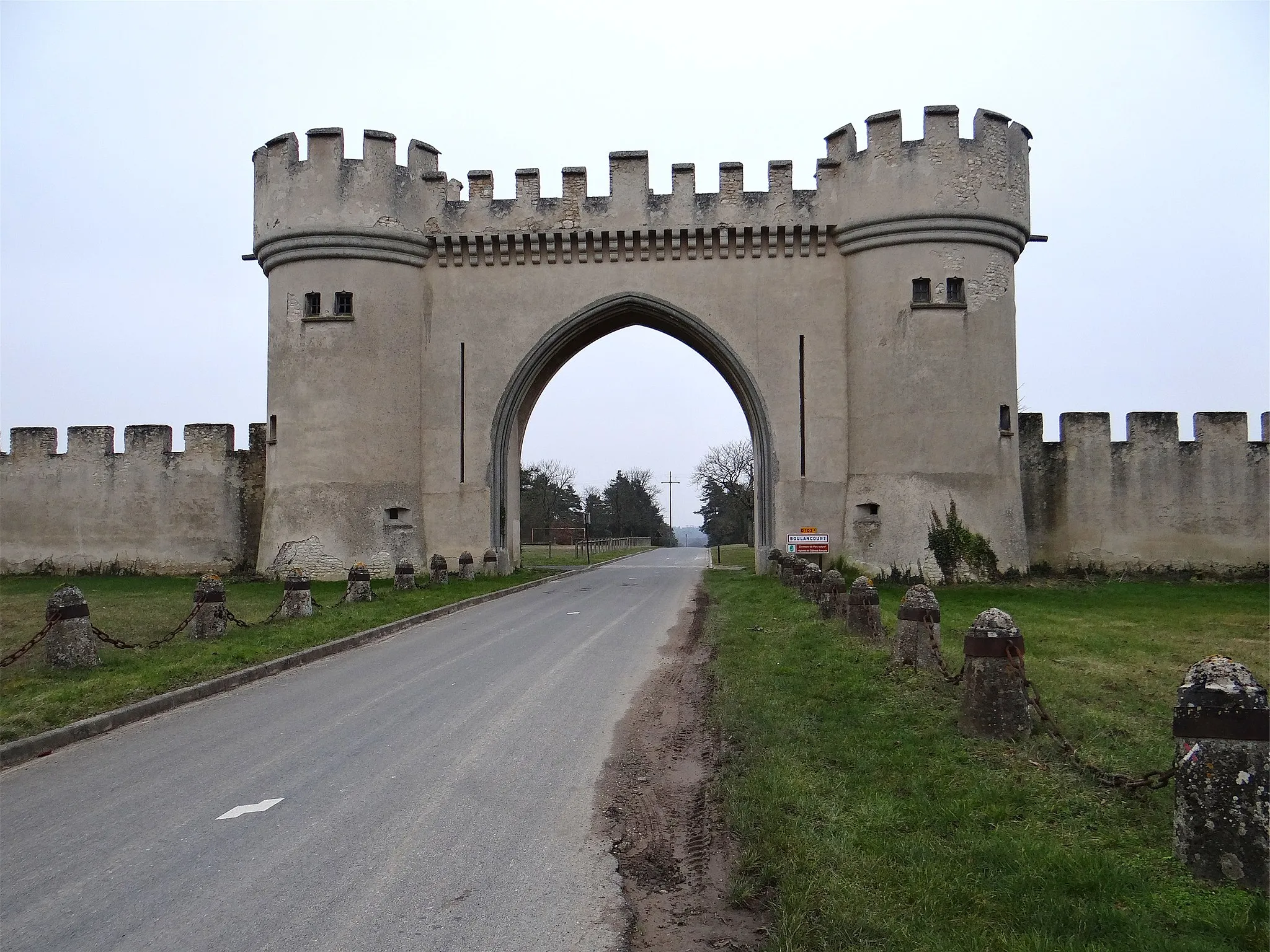 Photo showing: Tower Walk, Boulancourt, Seine-et-Marne, France