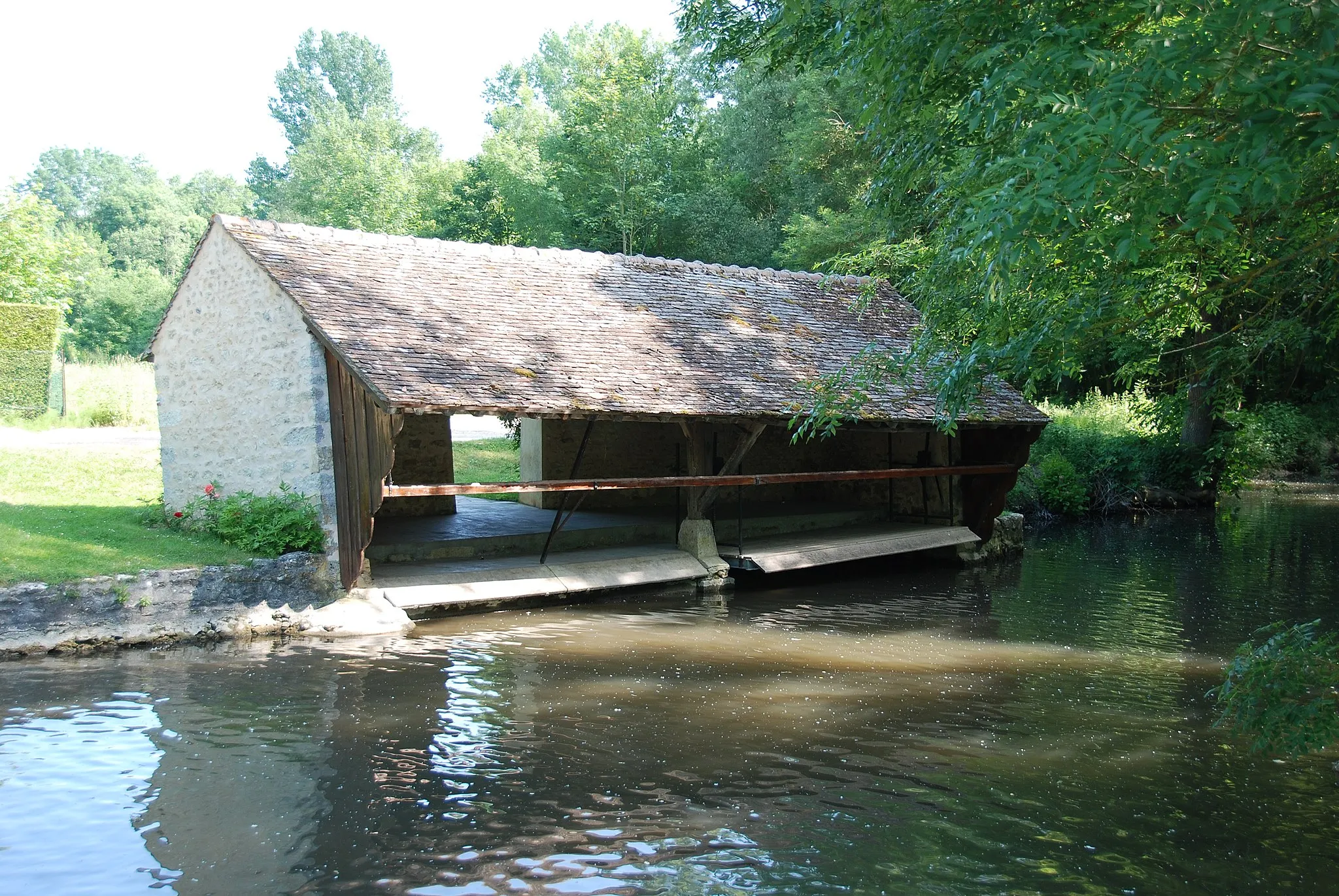 Photo showing: Le lavoir sur l'Essonnes