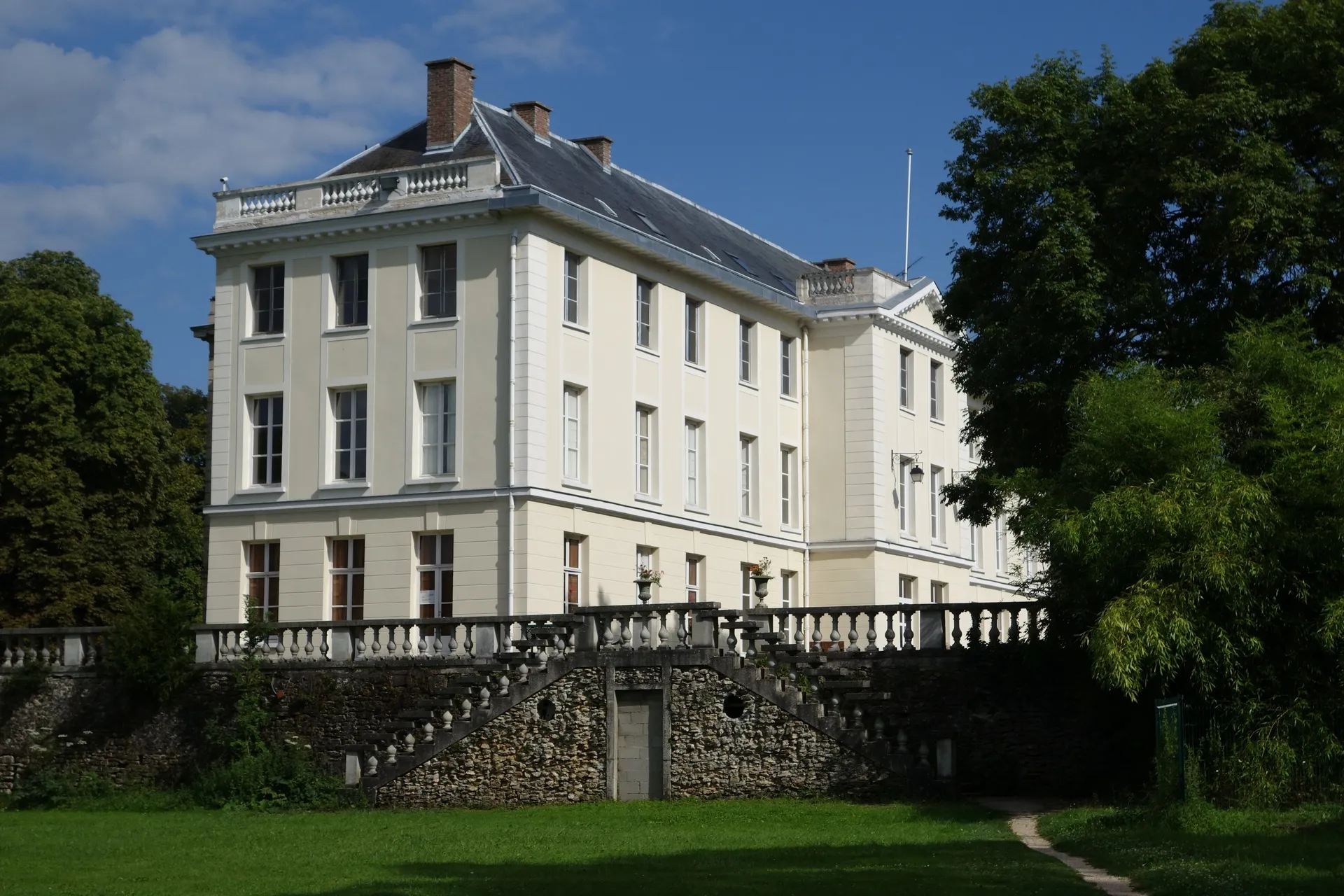 Photo showing: Gros plan sur le château de Combreux, vu depuis l'ouest, Tournan-en-Brie