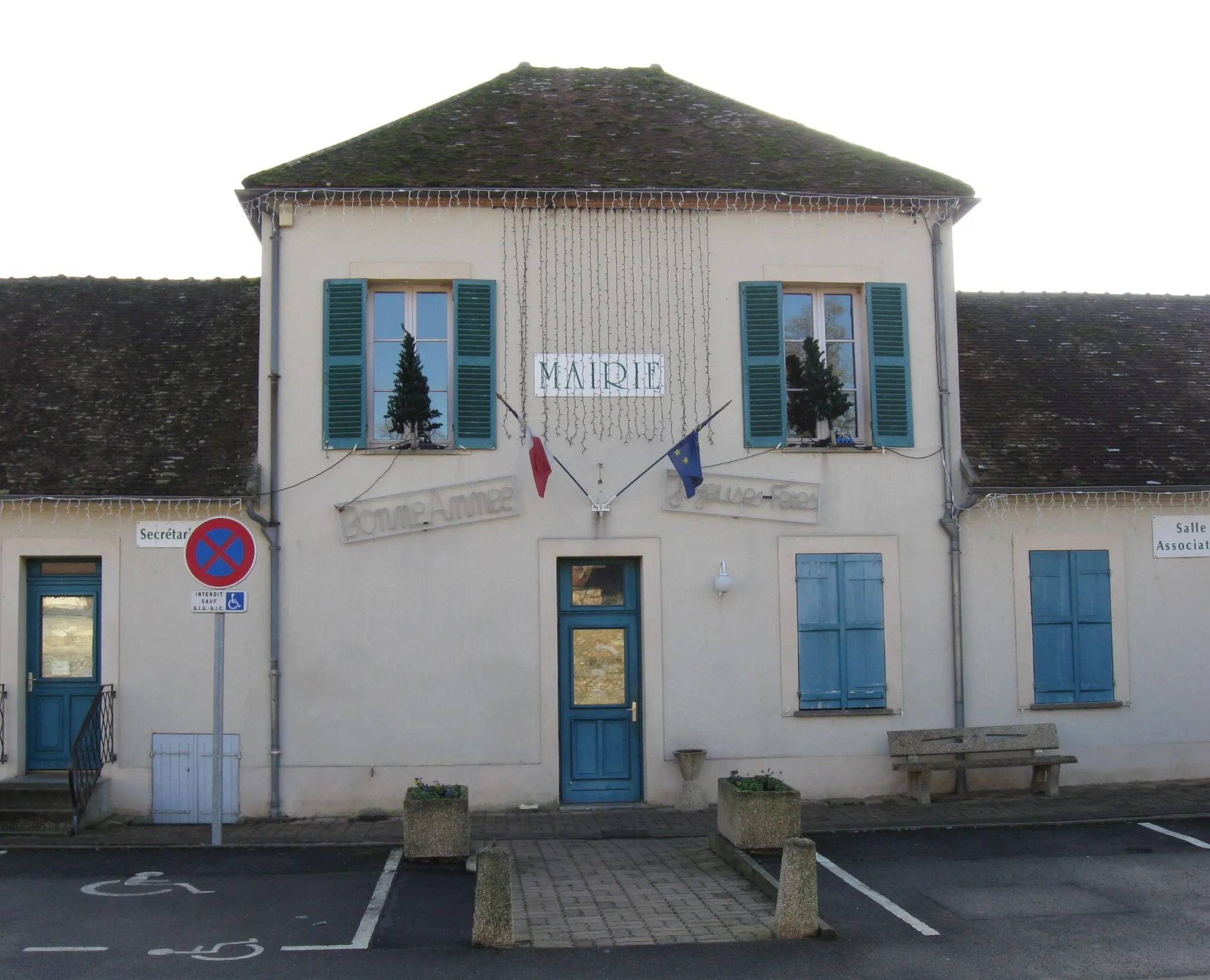 Photo showing: Mairie de Barbey. (Seine et Marne, région Île-de-France).