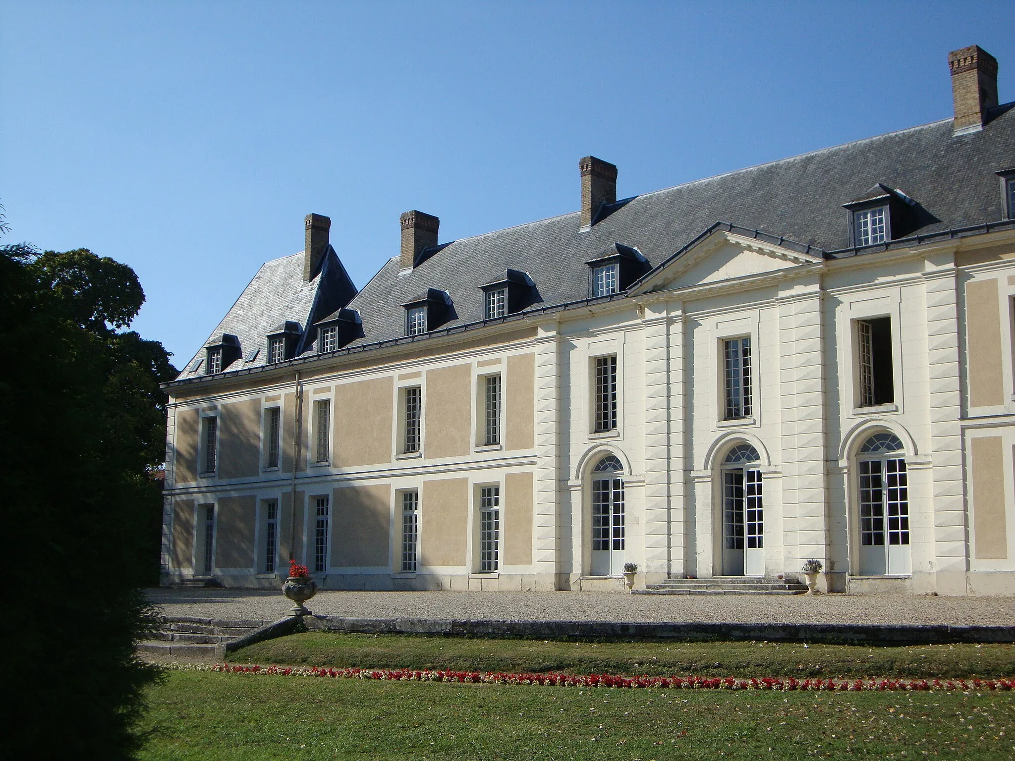 Photo showing: This building is classé au titre des monuments historiques de la France. It is indexed in the base Mérimée, a database of architectural heritage maintained by the French Ministry of Culture, under the reference PA00086839 .