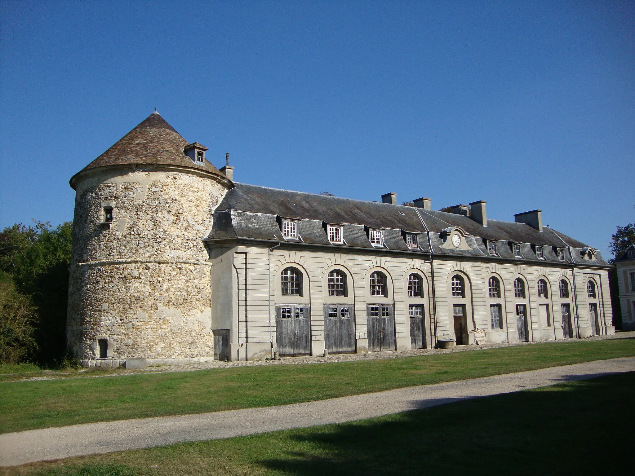 Photo showing: This building is classé au titre des monuments historiques de la France. It is indexed in the base Mérimée, a database of architectural heritage maintained by the French Ministry of Culture, under the reference PA00086839 .