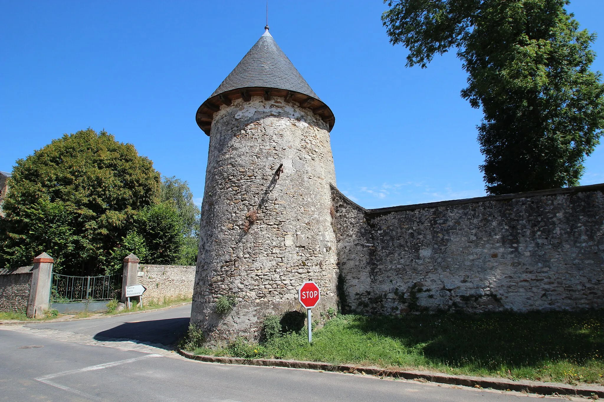 Photo showing: Castle of Boissy-le-Sec, France