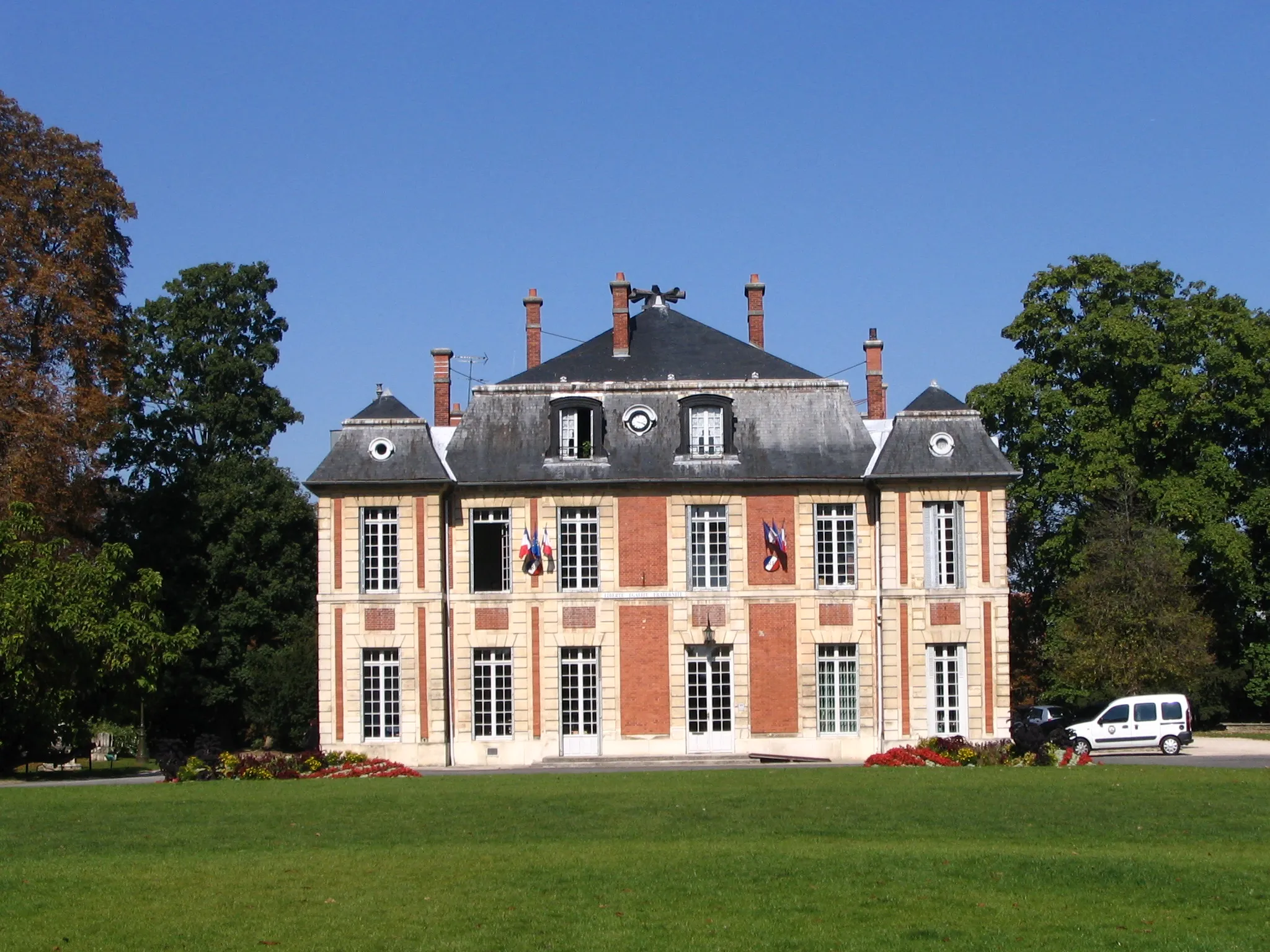 Photo showing: The town hall of Gournay-sur-Marne, Seine-Saint-Denis, France.