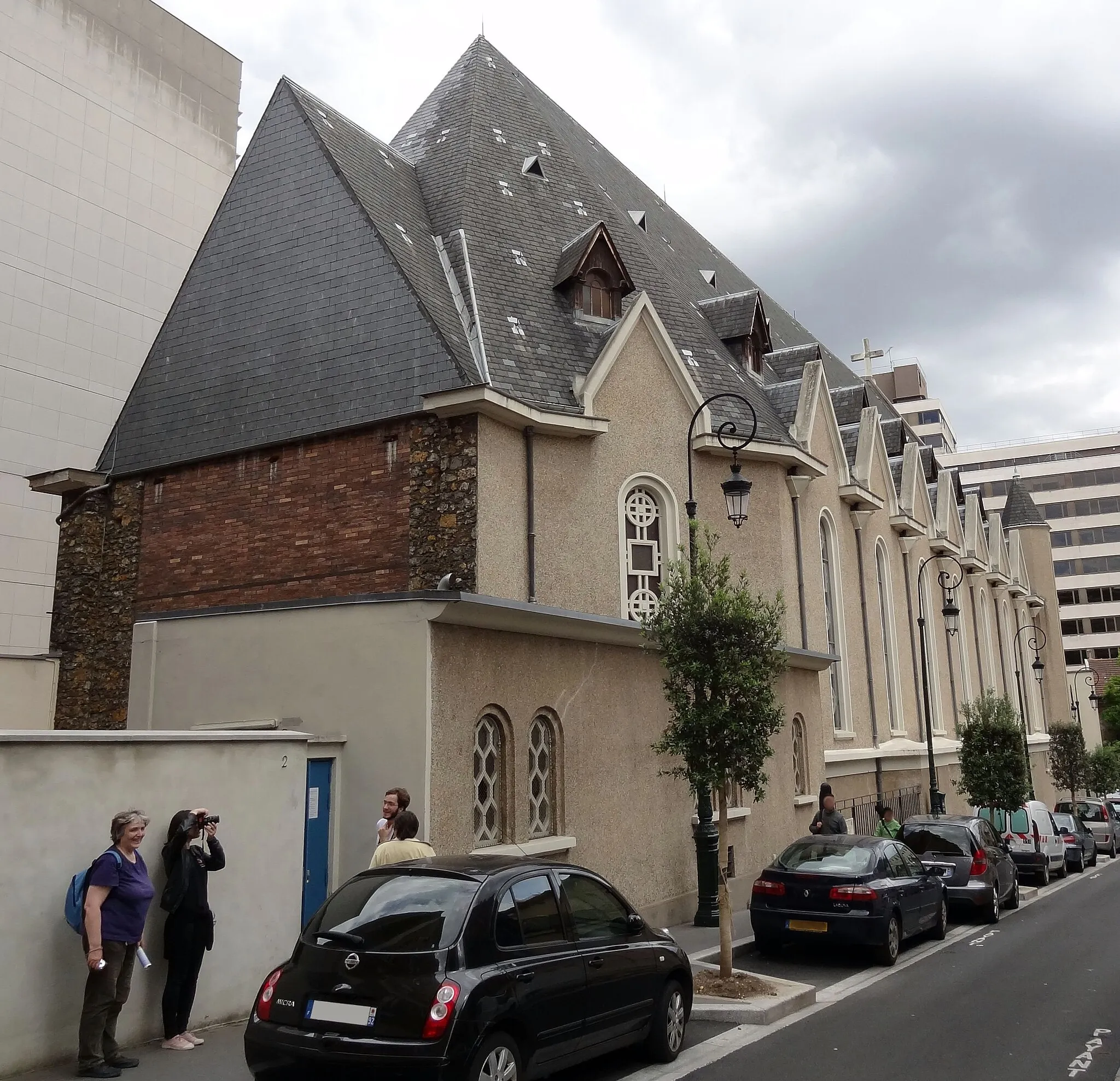 Photo showing: Photographes du photo rush à coté de l'église Sainte-Mathilde