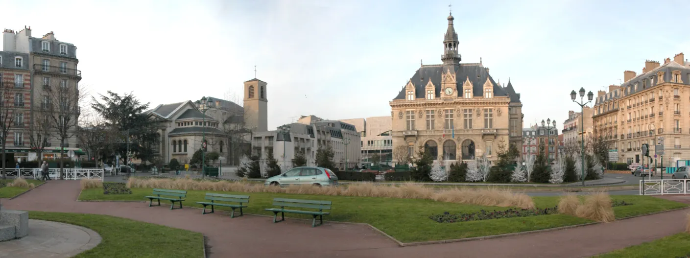 Photo showing: Panoramic picture of Vincennes Church and Vincennes City Hall - France