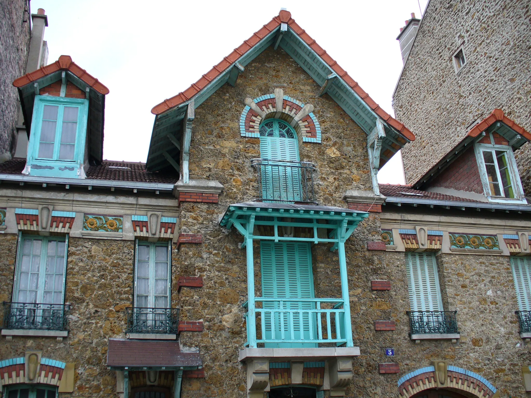 Photo showing: Immeuble 5 rue Jacquard, Pantin

Maison en meulière