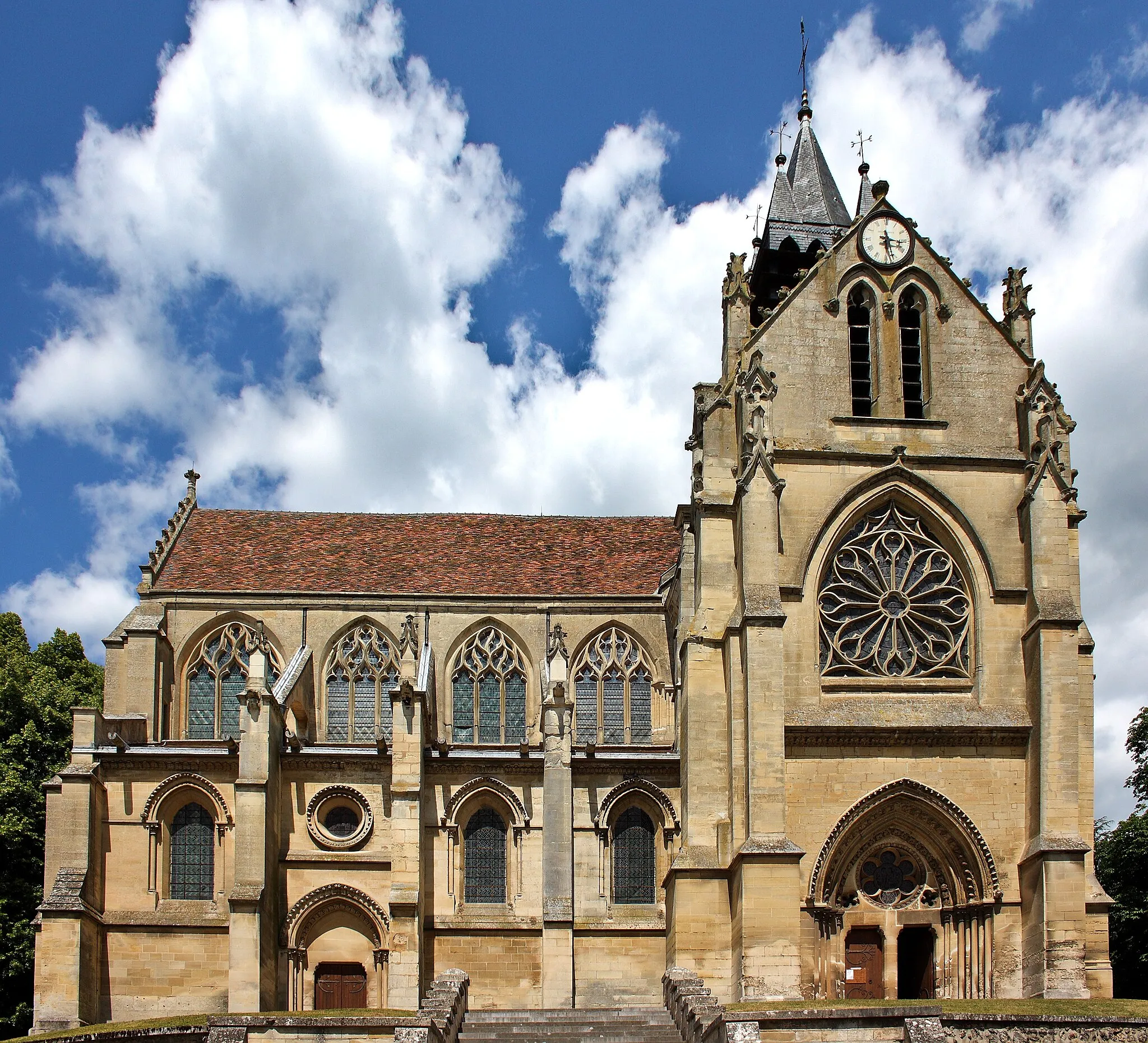 Photo showing: Katholische Kirche Notre-Dame in Taverny, einer Gemeinde im Département Val-d'Oise (Île-de-France), Ansicht von Süden