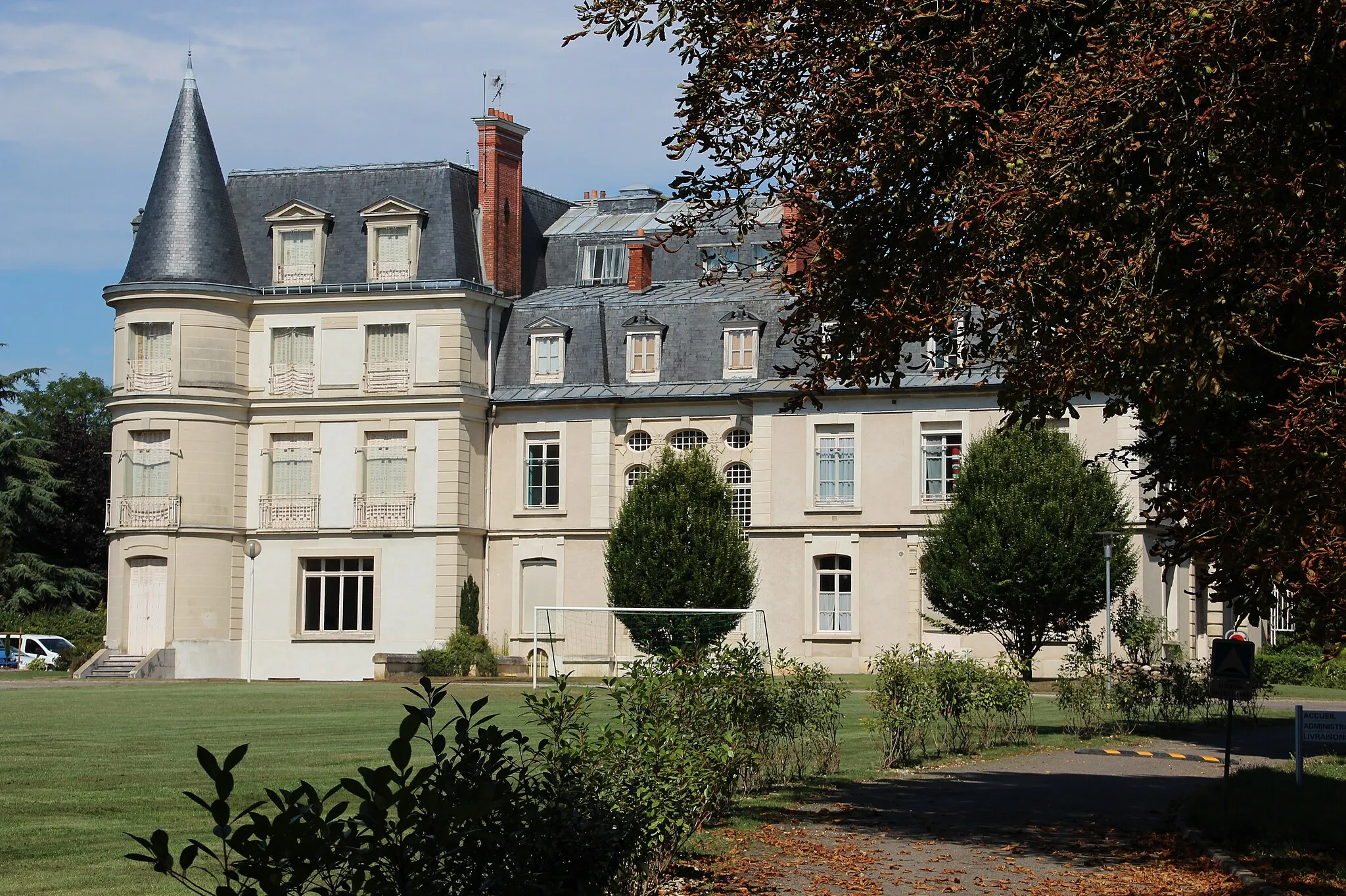 Photo showing: Brunehaut castle in Morigny-Champigny, France