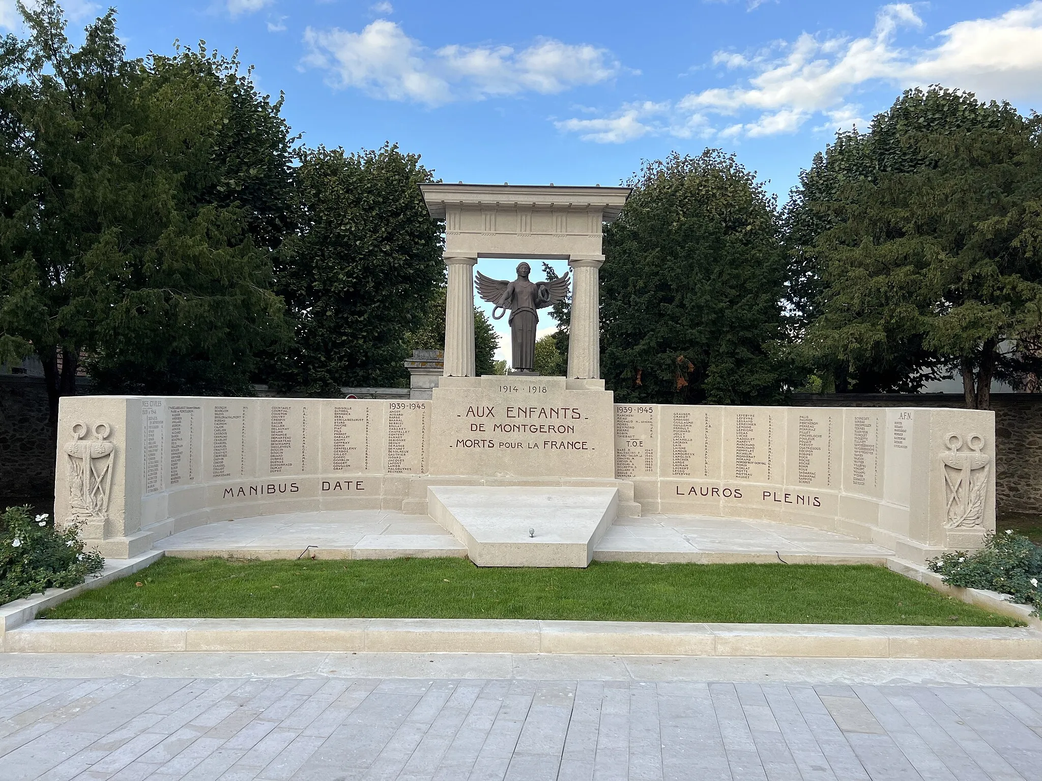 Photo showing: Monument aux morts de Montgeron.