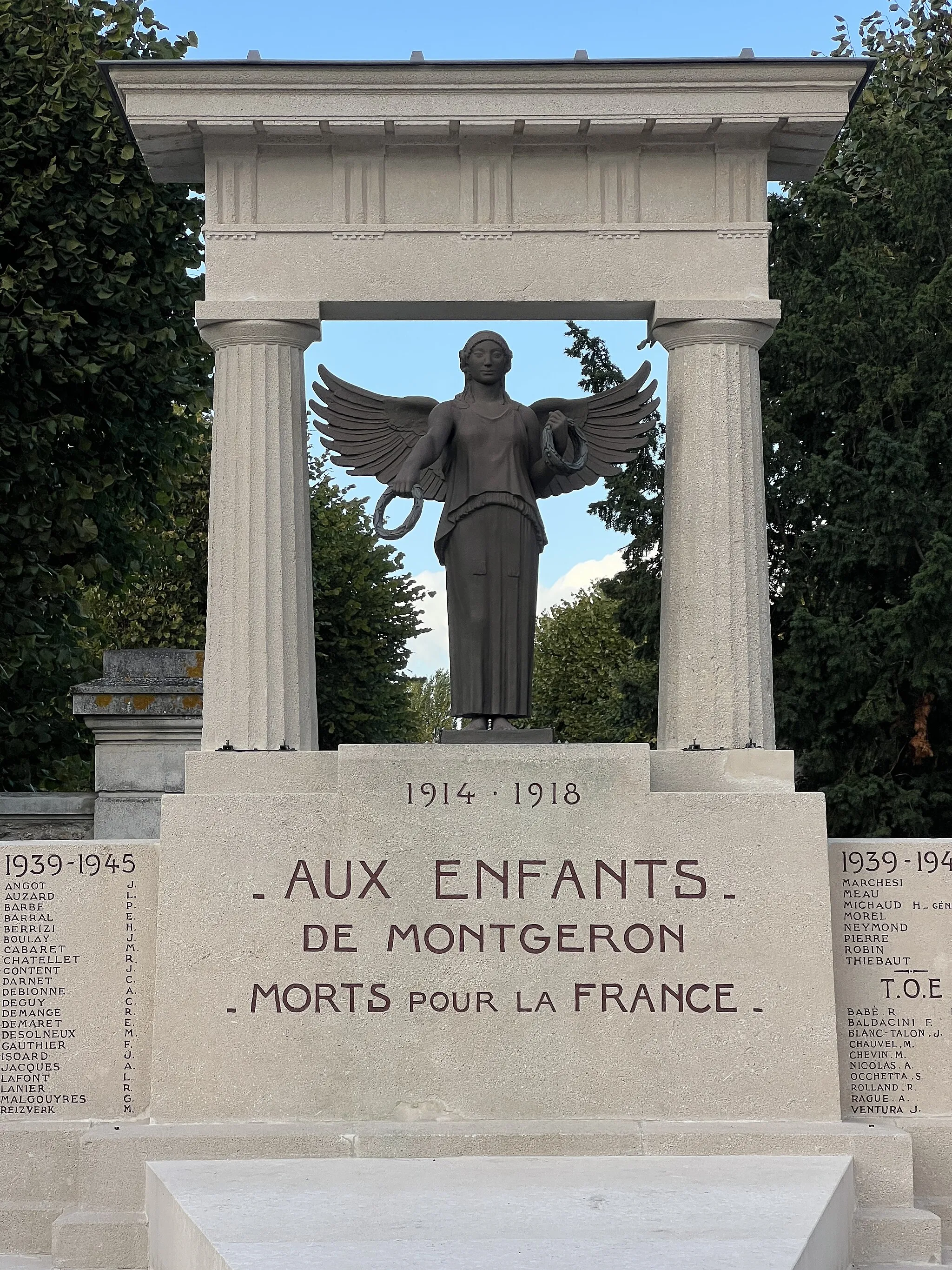 Photo showing: Monument aux morts de Montgeron.