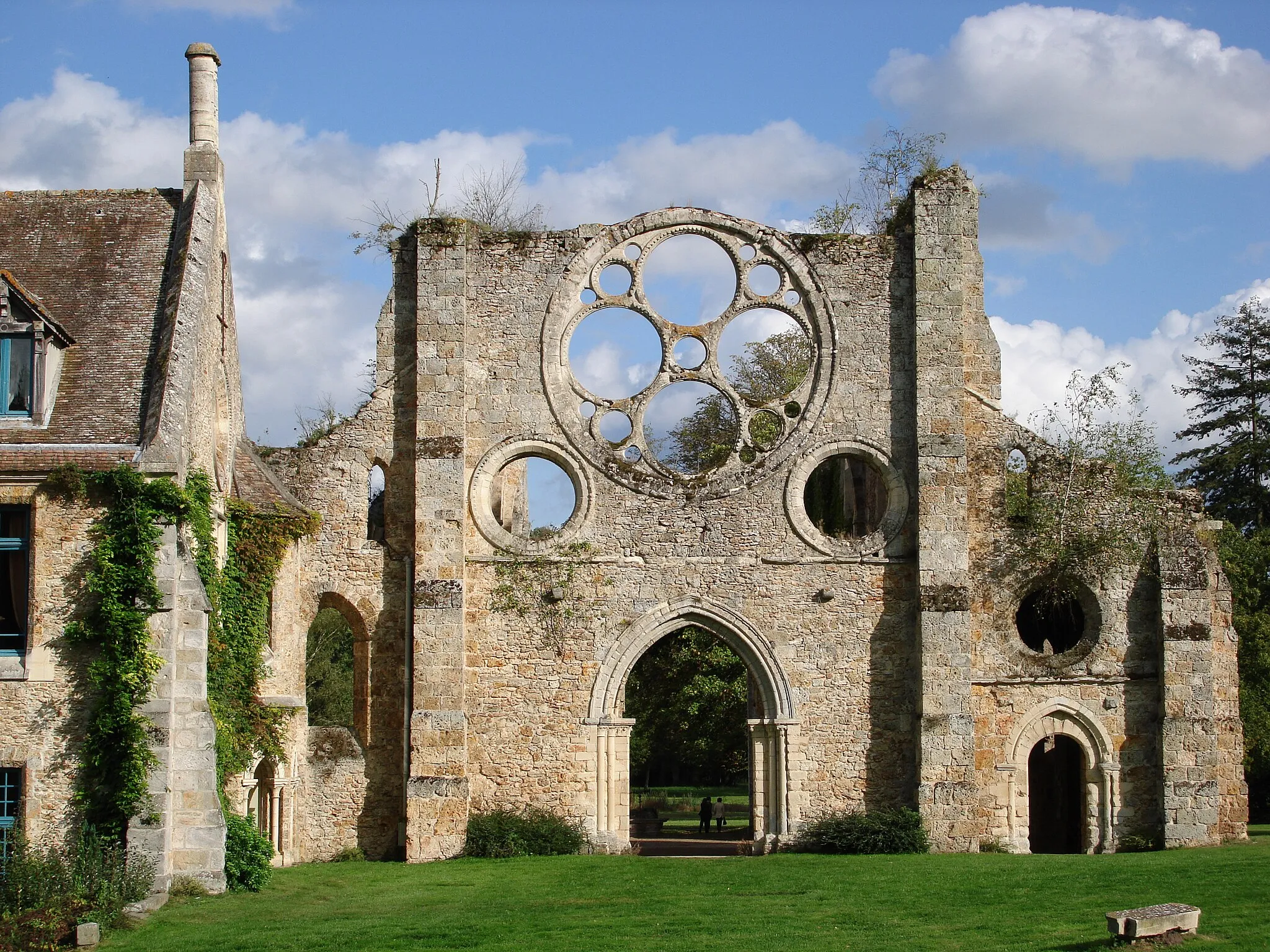 Photo showing: Vaux-de-Cernay Abbey building