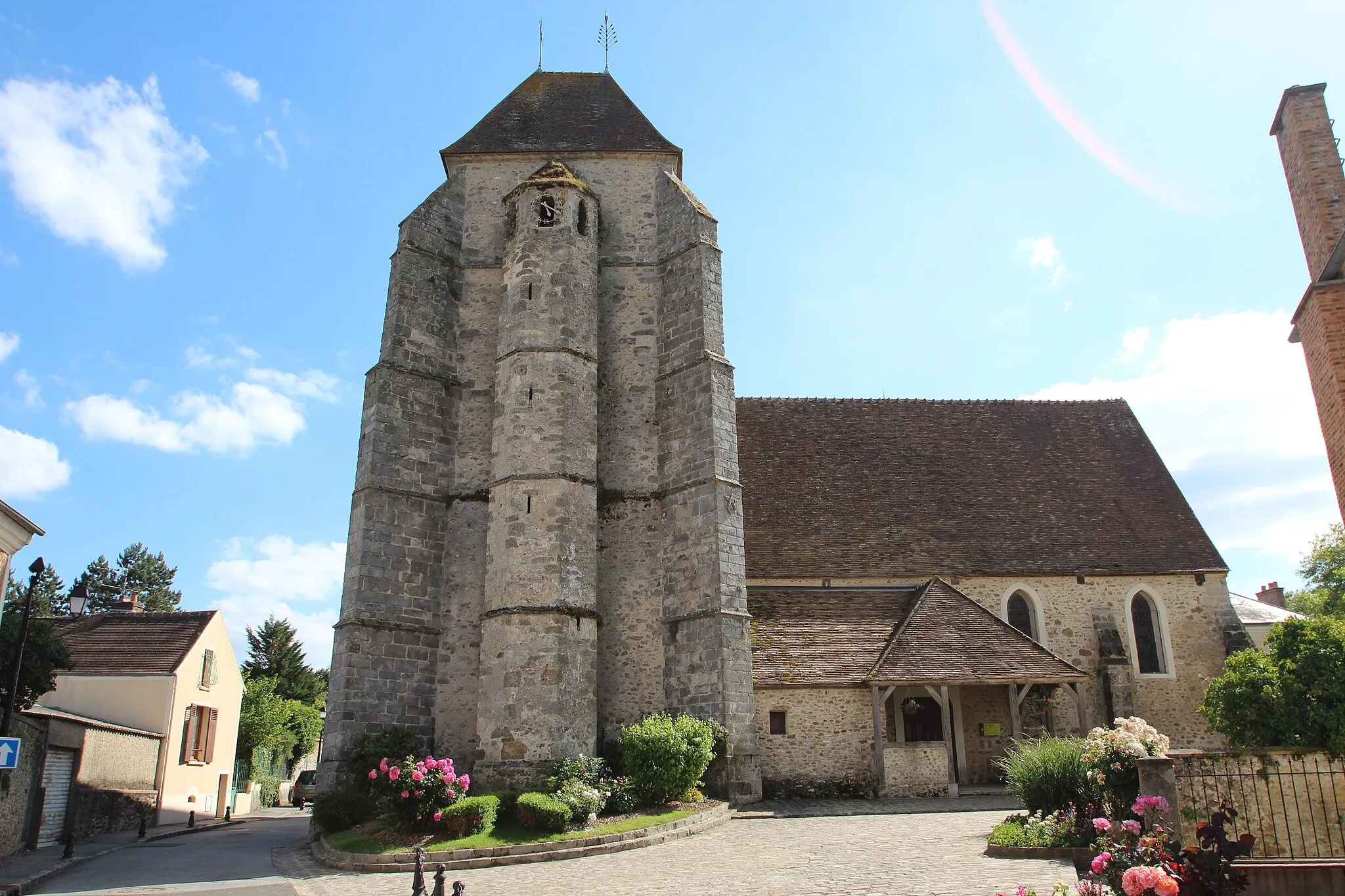 Photo showing: Saint-Brice church of Cernay-la-Ville, France.