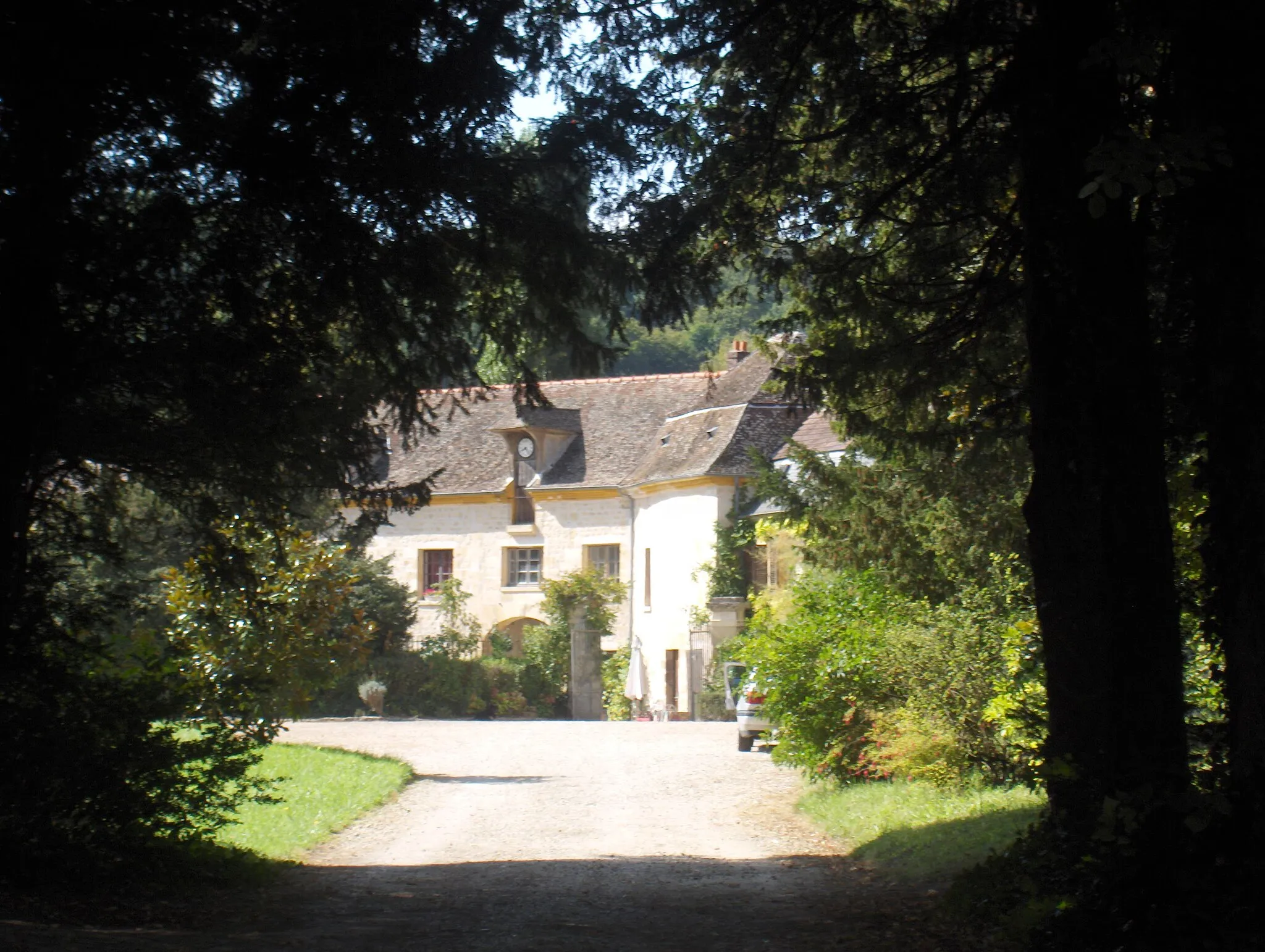 Photo showing: Vue partielle du château et ferme d'Orgivaux à Valmondois (Val-d'Oise)