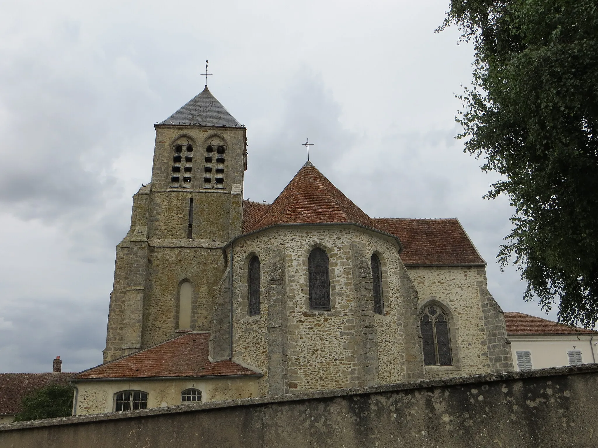 Photo showing: Église Saint-Martin de Saints