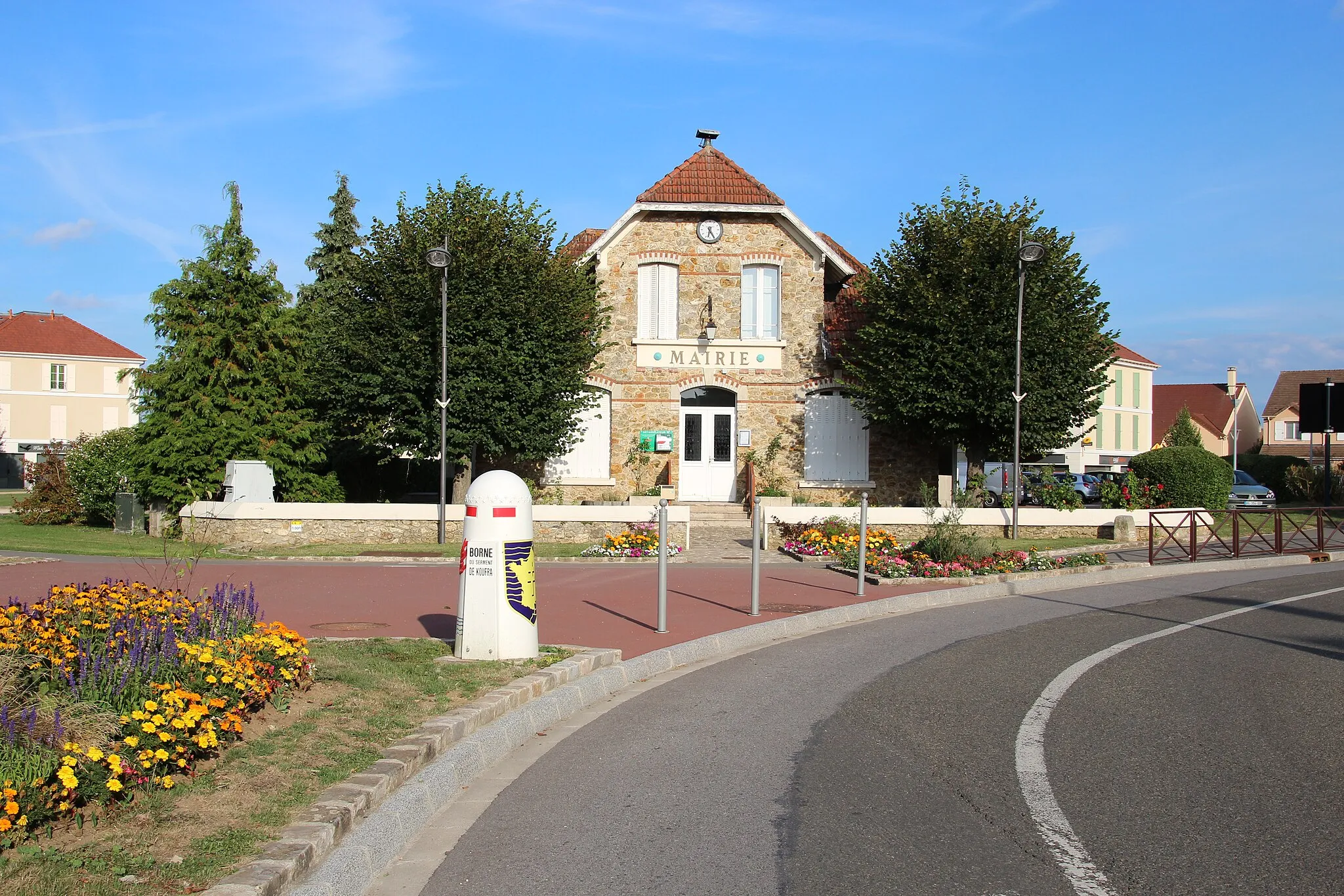 Photo showing: Town hall of Toussus-le-Noble, France.