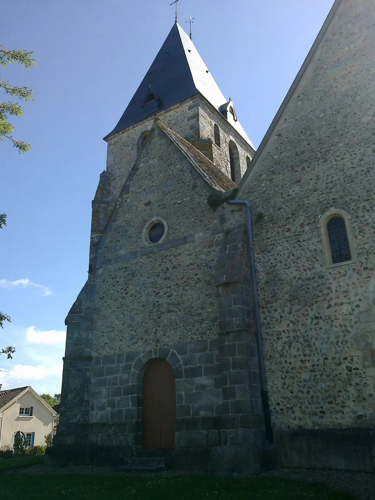 Photo showing: Eure-Et-Loir Broue Eglise Porte Ouest 18052015