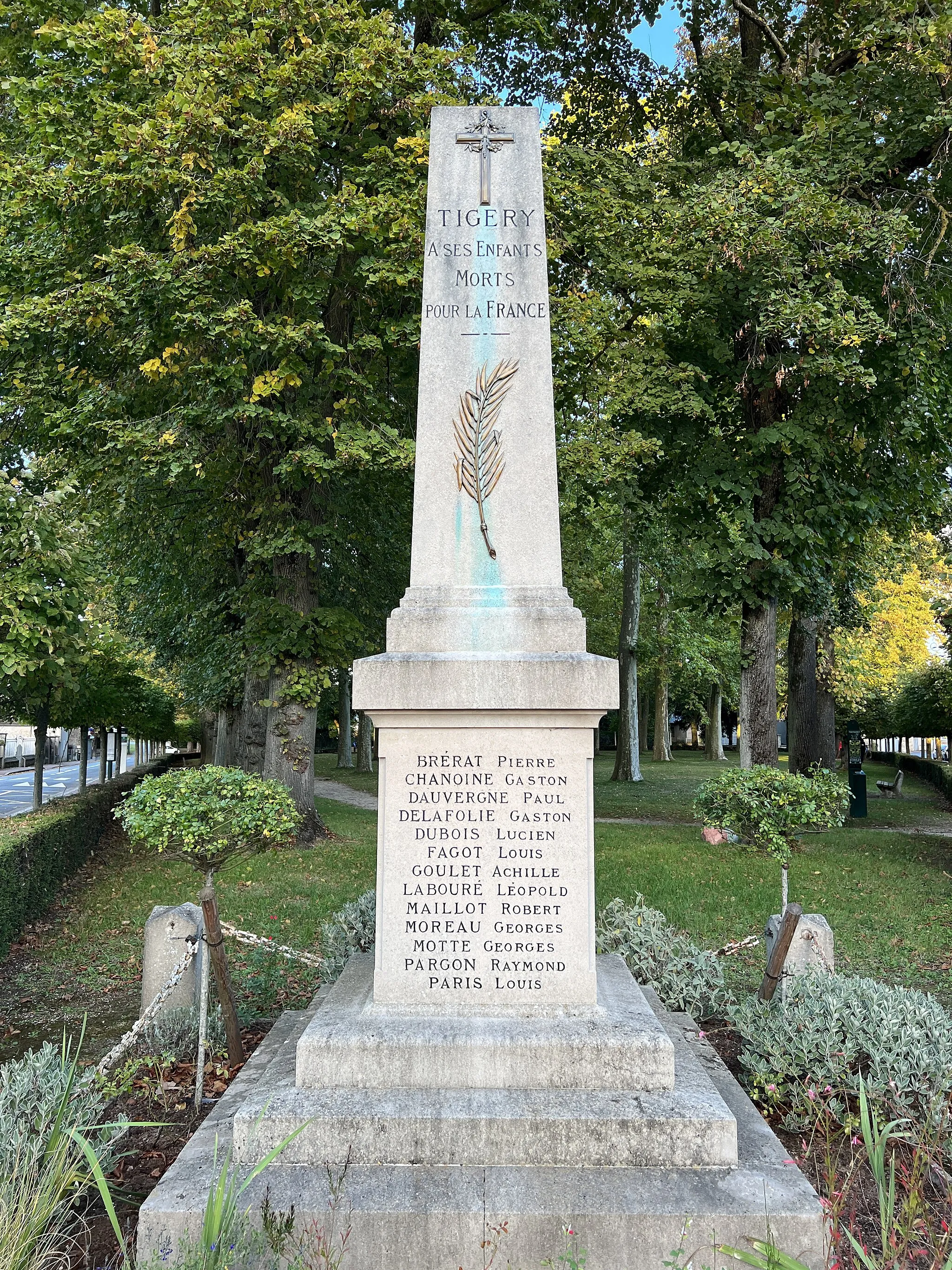 Photo showing: Monument aux morts de Tigery.