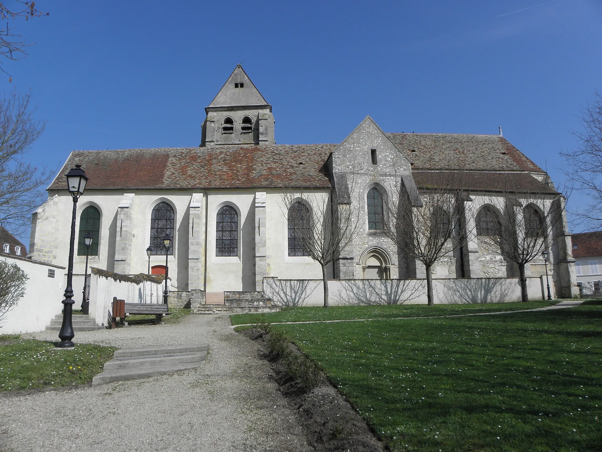 Photo showing: Extérieur de l'église Saint-Georges de Couilly-Pont-aux-Dames (77). Flanc sud.