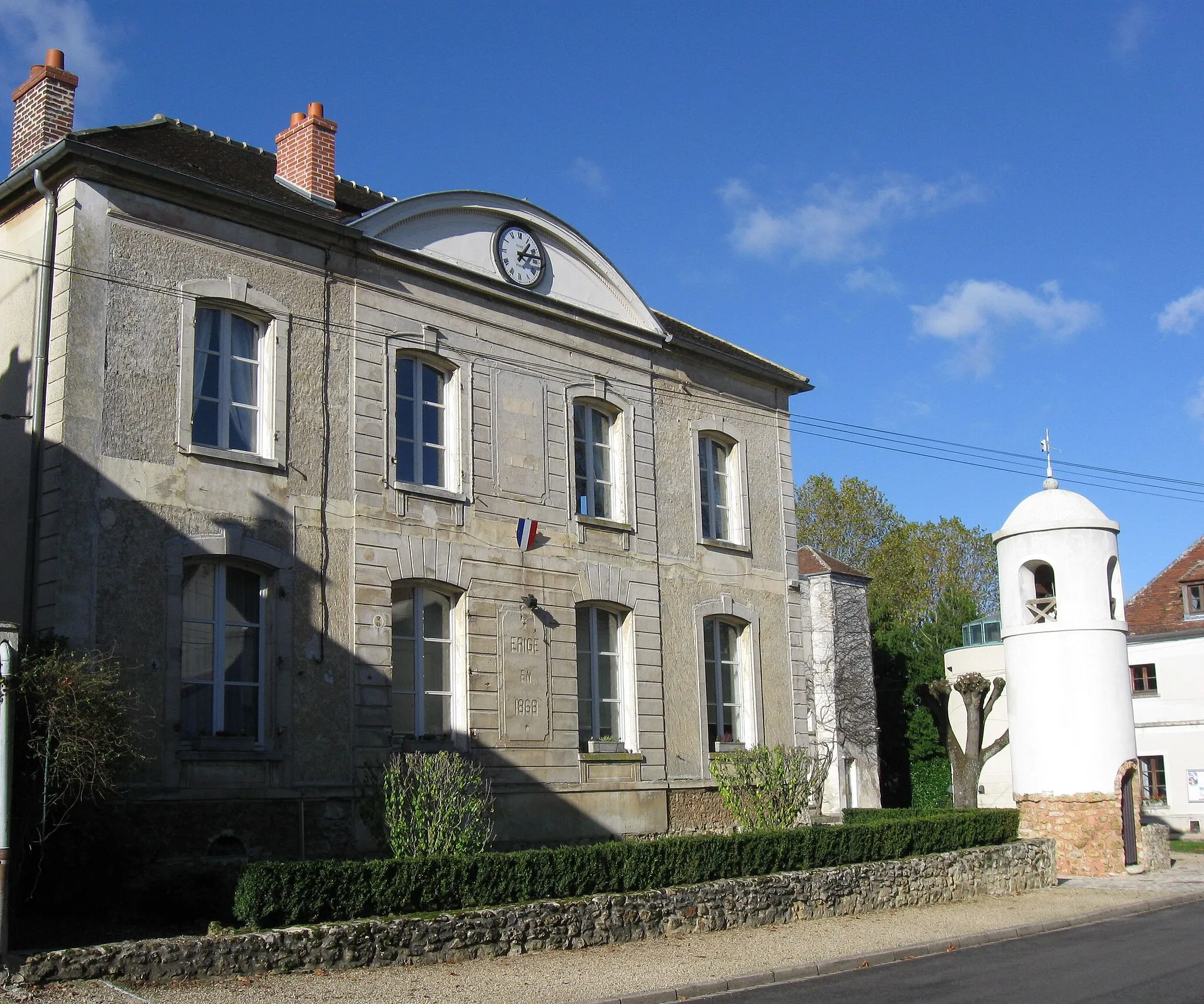 Photo showing: Mairie de Montceaux-lès-Meaux. (Seine et Marne, région Île-de-France).