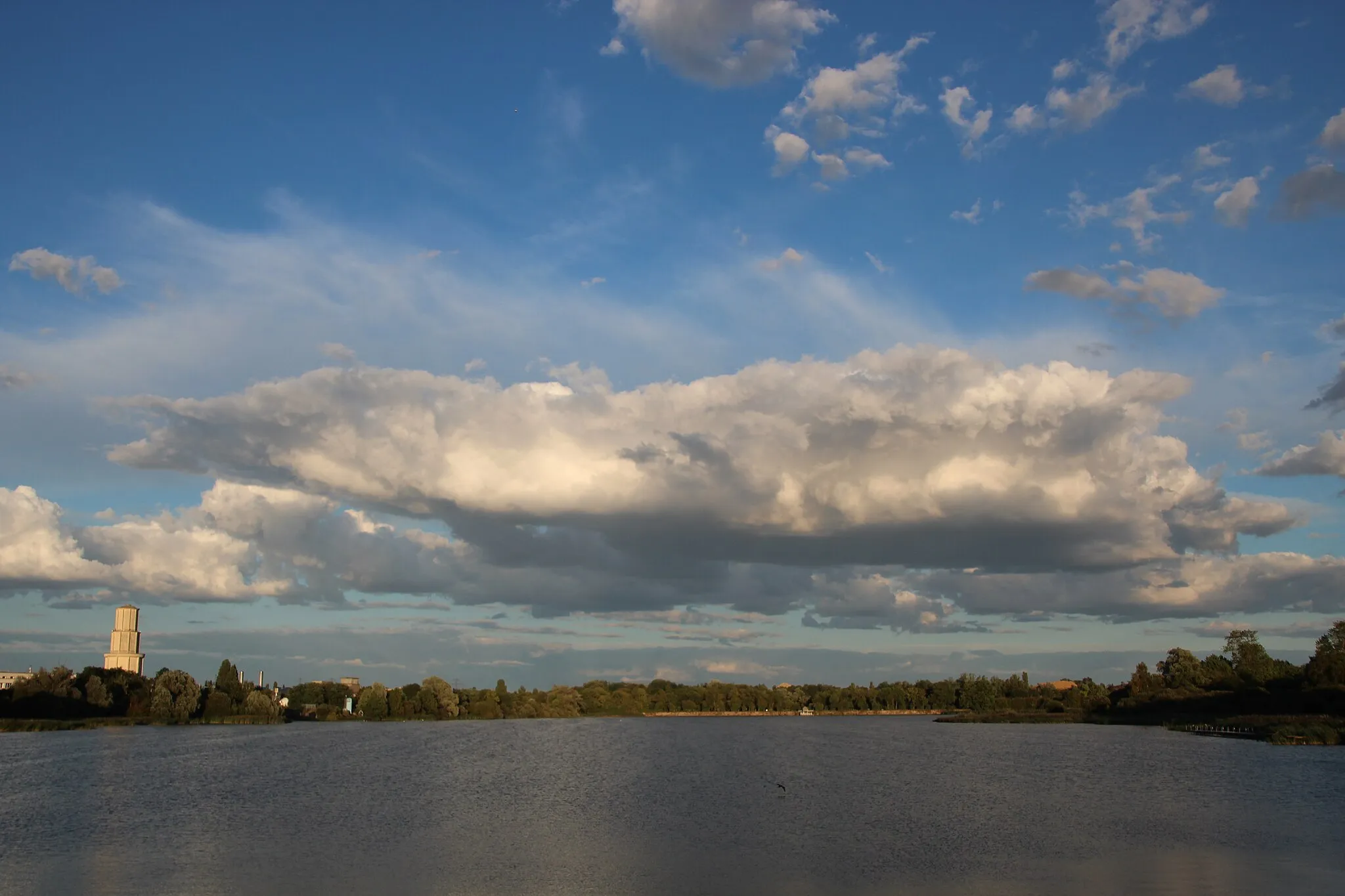 Photo showing: Saclay pond is located on Orsay road in Saclay, France