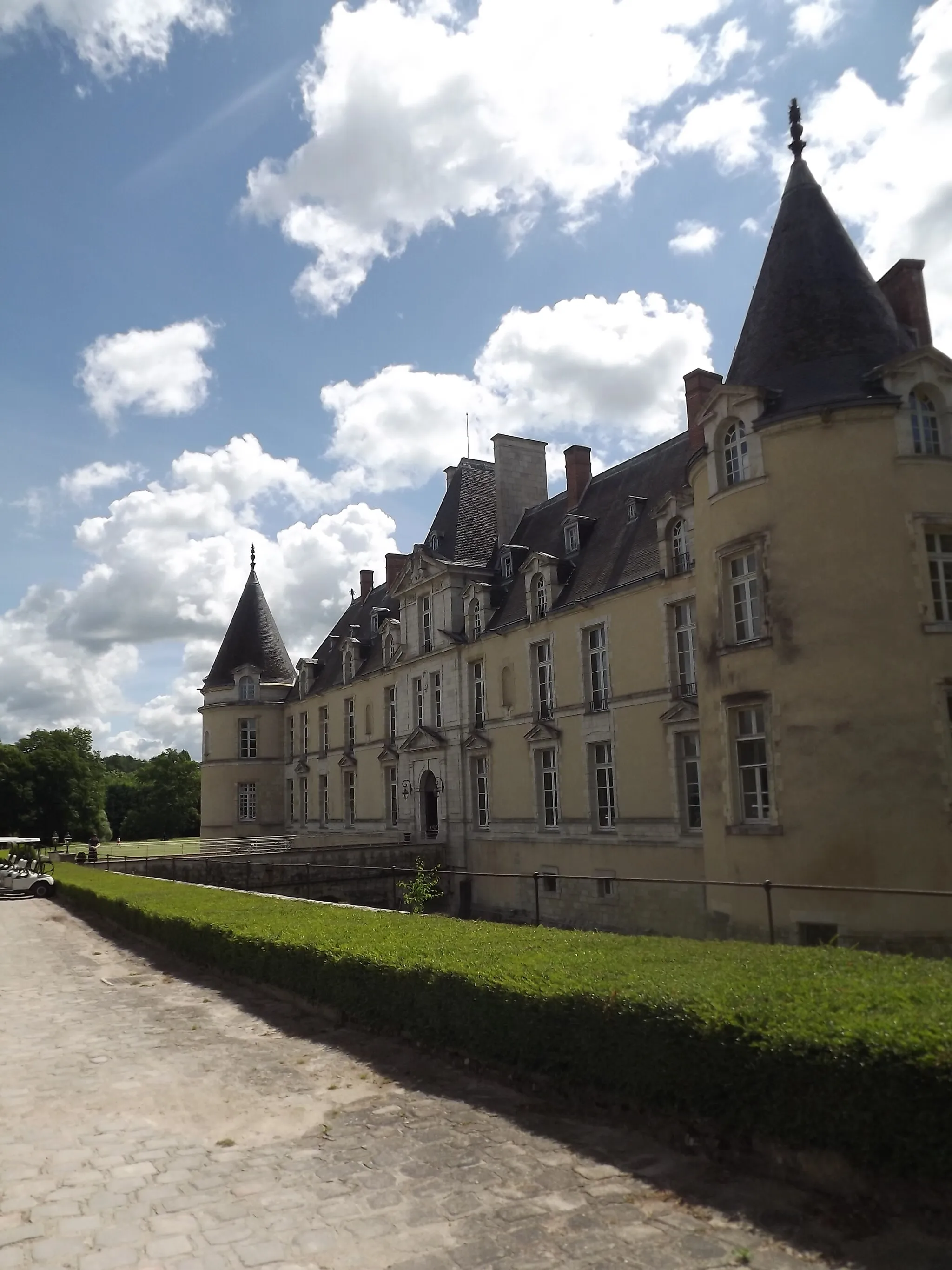 Photo showing: Profil et pont du château d'Augerville