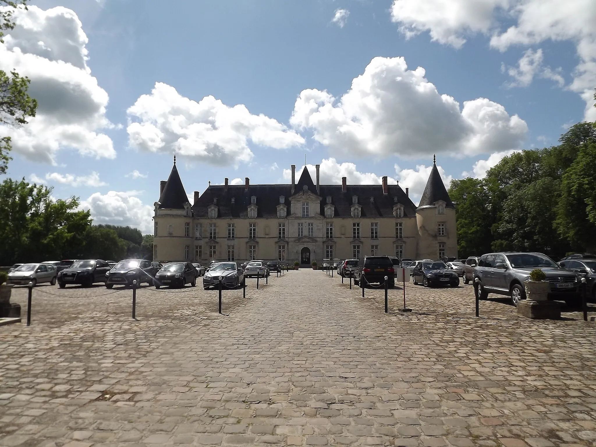 Photo showing: Vue de face du château d'Augerville