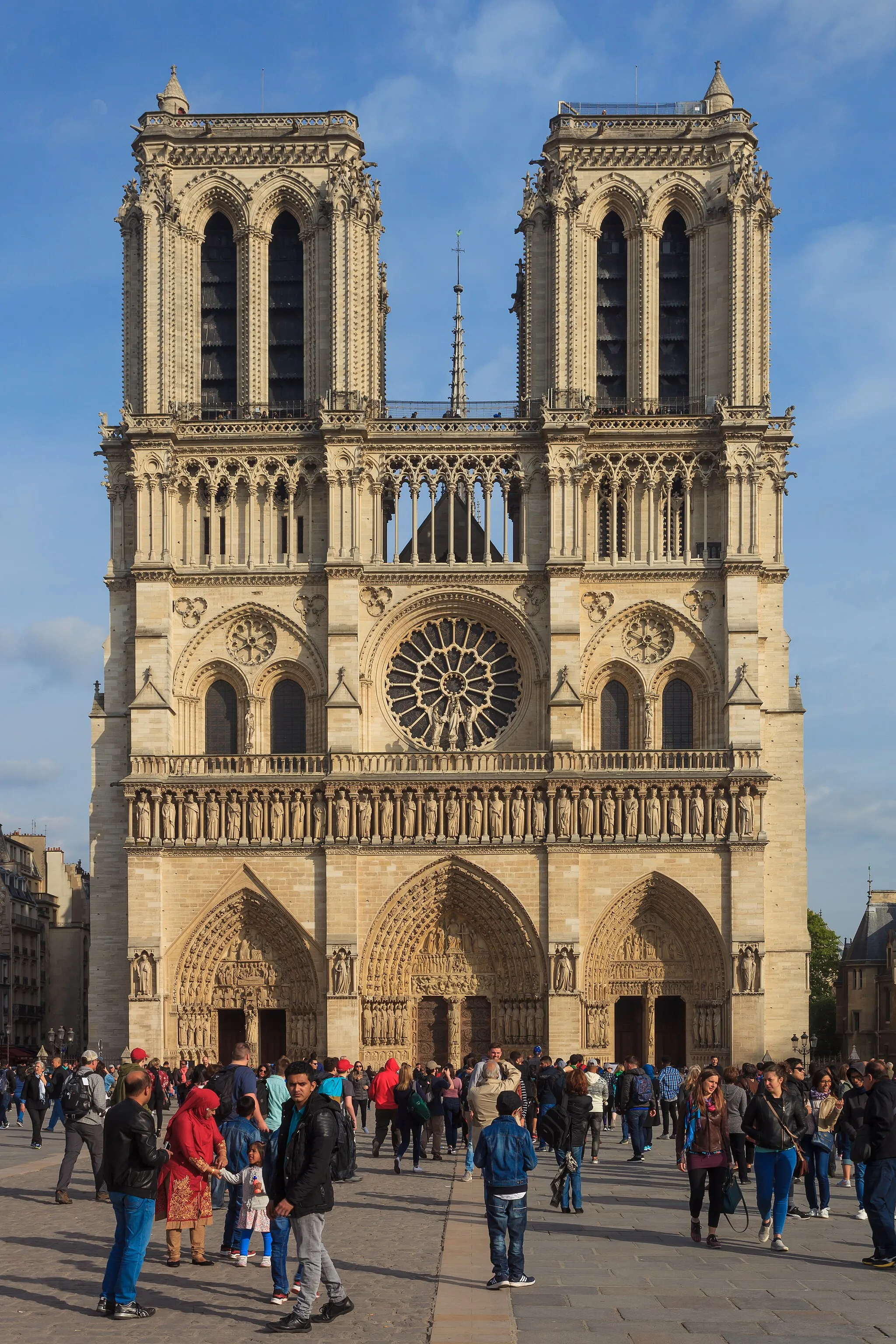 Photo showing: West facade of Notre-Dame de Paris in 2017