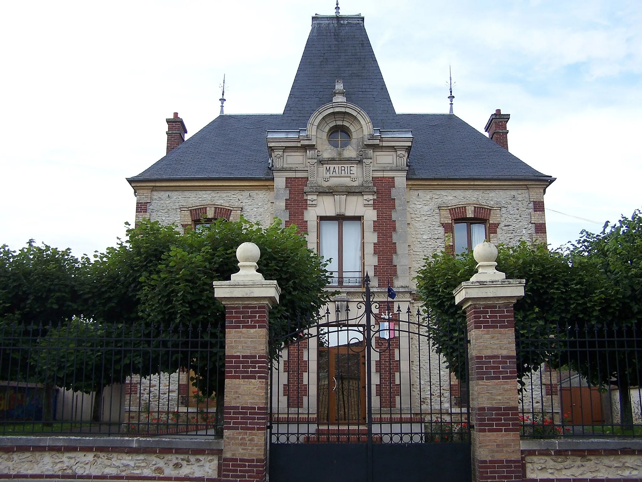 Photo showing: Town hall of Tilly (Yvelines, France)