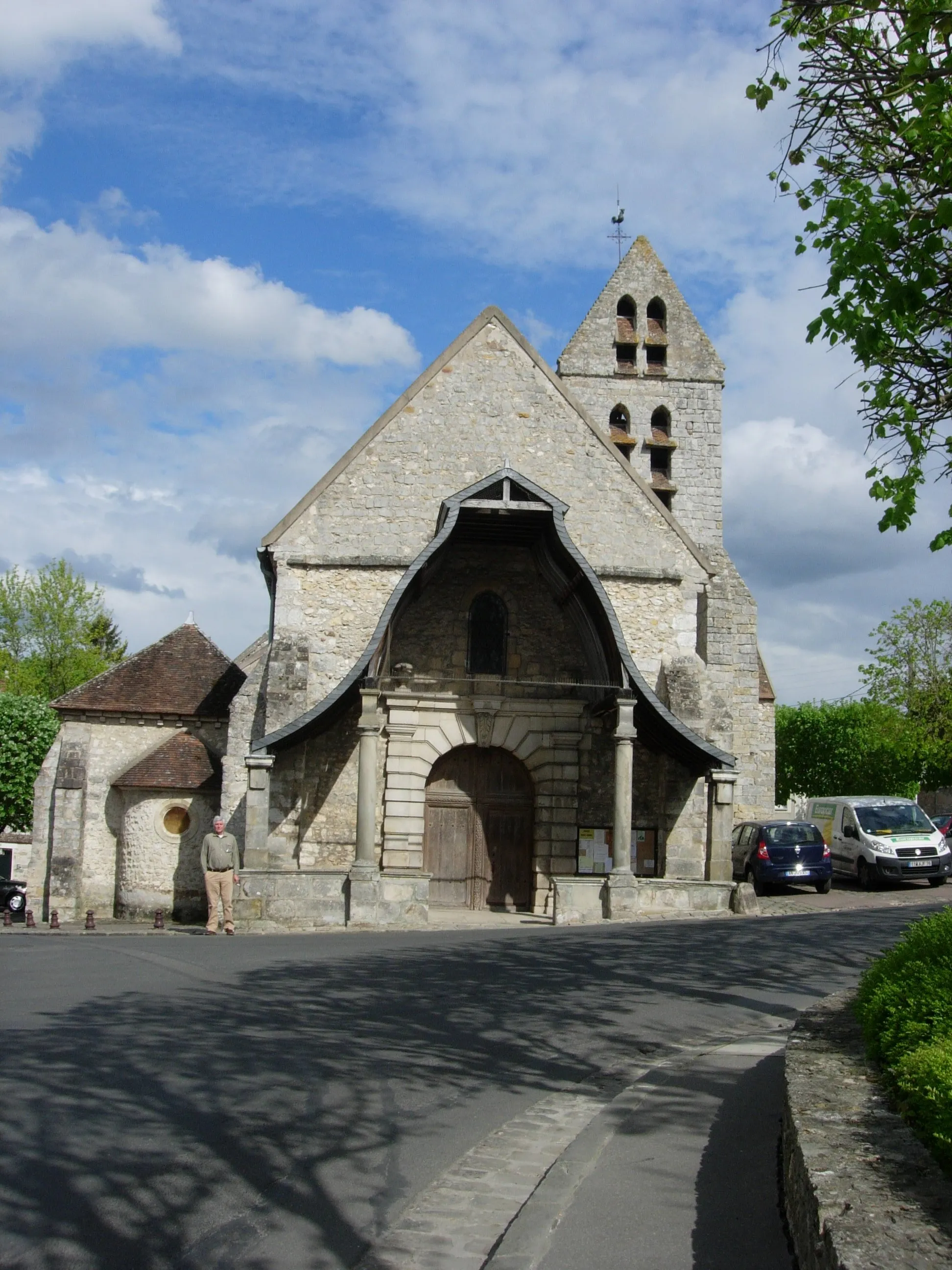 Photo showing: Saint Pierre church at Avon, Seine-et-Marne, France