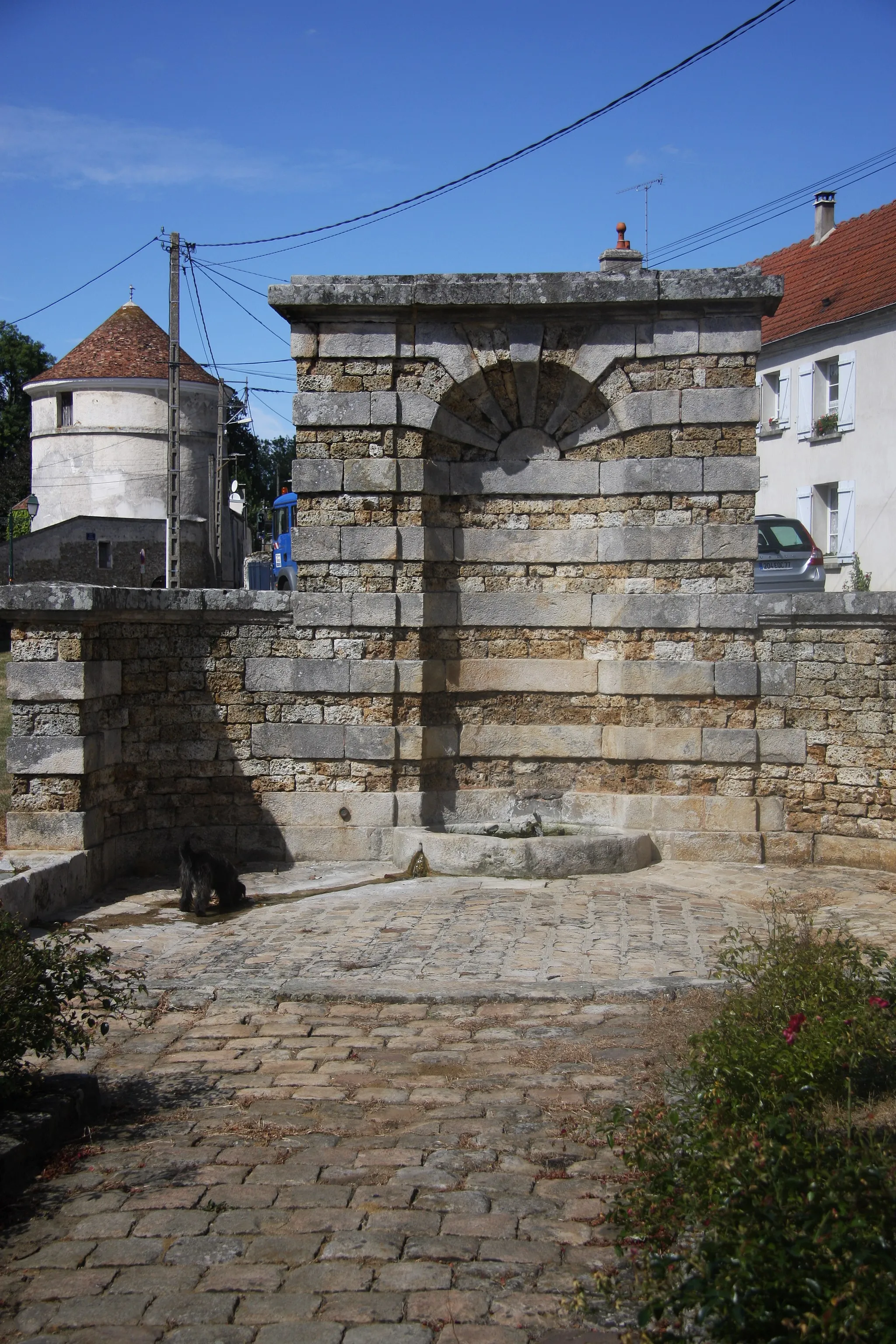 Photo showing: Fontaine de Mauperthuis