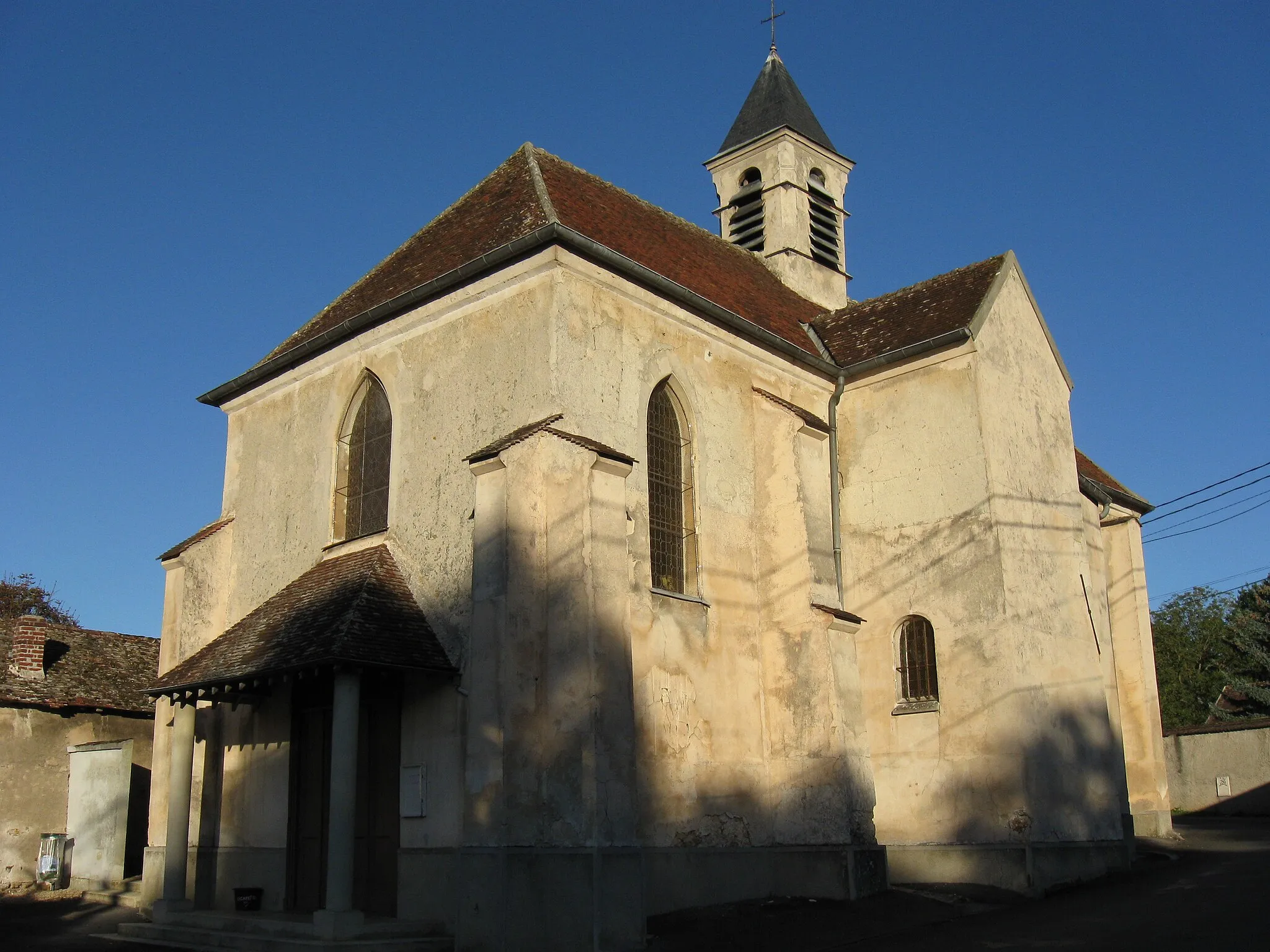 Photo showing: Église catholique Saint-Jacques-et-Saint-Philippe. (Reuil-en-Brie, département de la Seine et Marne, région Île-de-France).