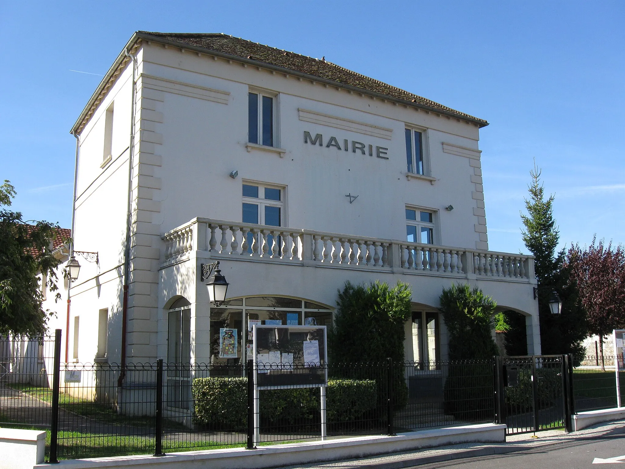 Photo showing: Mairie de Luzancy. (département de la Seine et Marne, région Île-de-France).