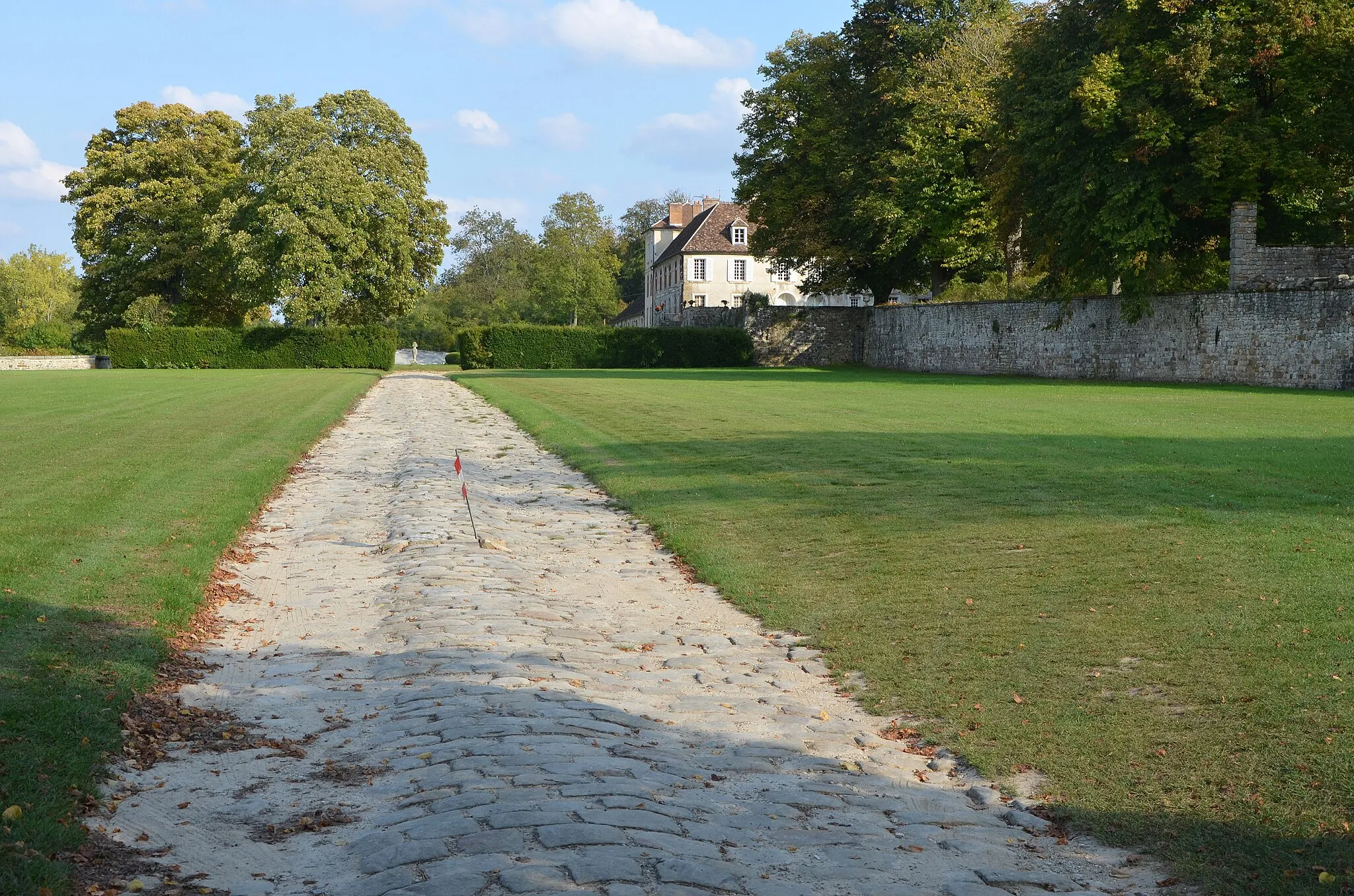 Photo showing: Communs et parc de l'ancien château de Saint-Ange à Villecerf (Seine-et-Marne, France)