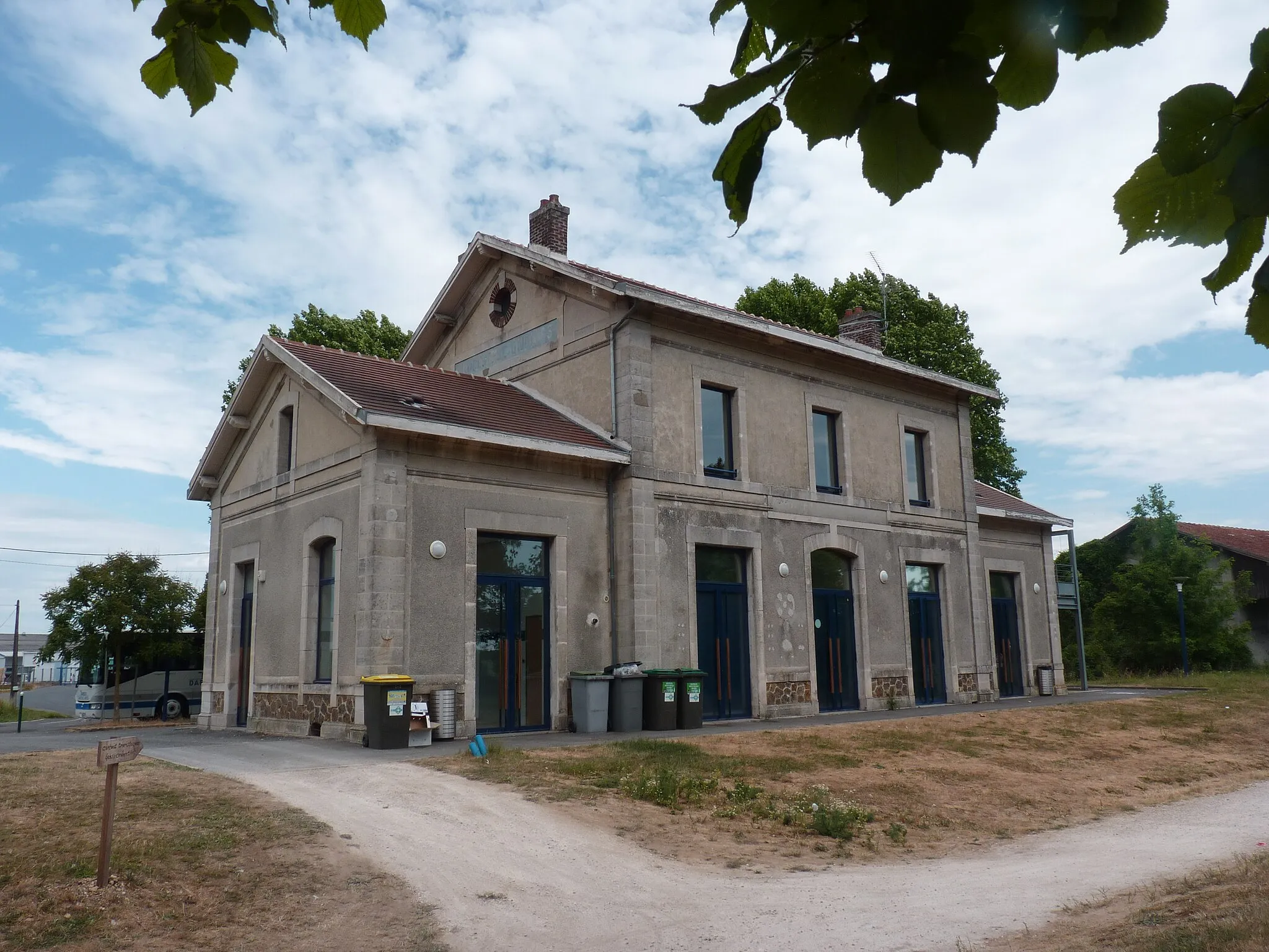 Photo showing: L'ancienne gare de Coubert - Soignolles sur l'ancienne ligne de Paris-Bastille à Marles-en-Brie.