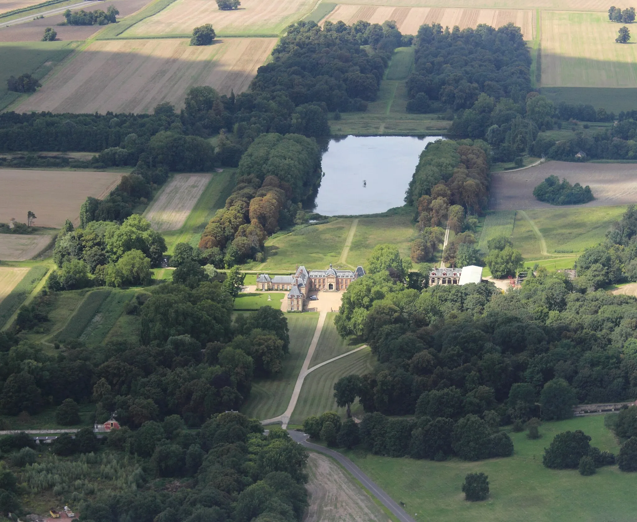 Photo showing: Aerial view of the Château of Pontchartrain