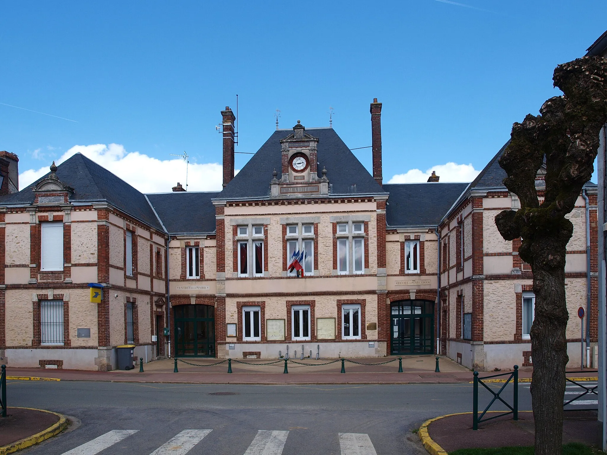 Photo showing: Sainville (Eure-et-Loir, France) ; mairie