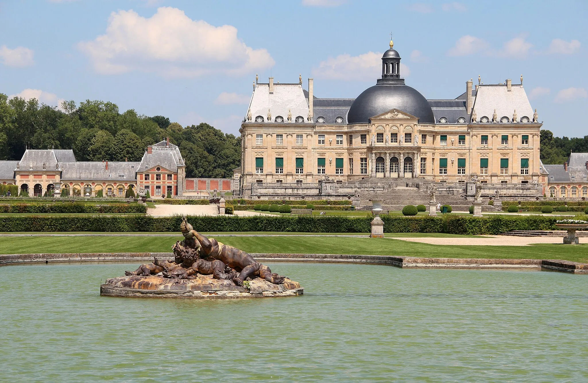 Photo showing: Bassin des Tritons occidental et château de Vaux-le-Vicomte - Maincy (Seine-et-Marne, France).