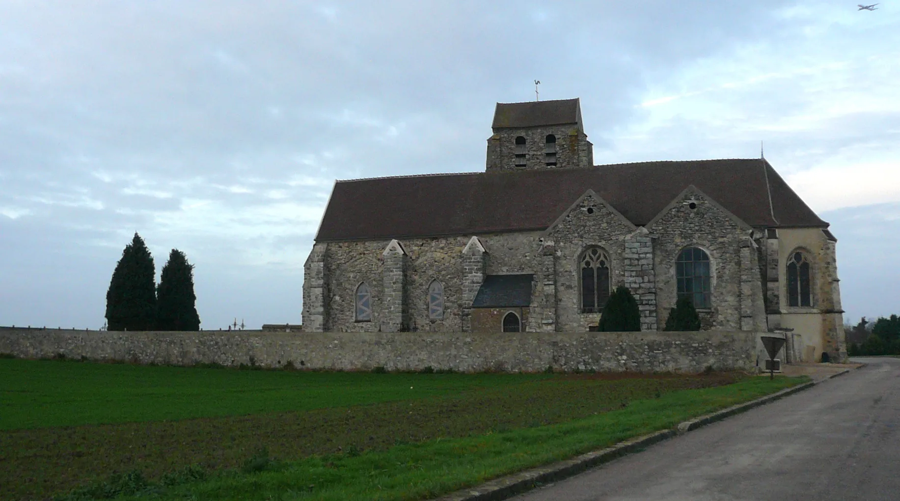 Photo showing: The church of Le Plessis-Placy, Seine-et-Marne, Île-de-France.